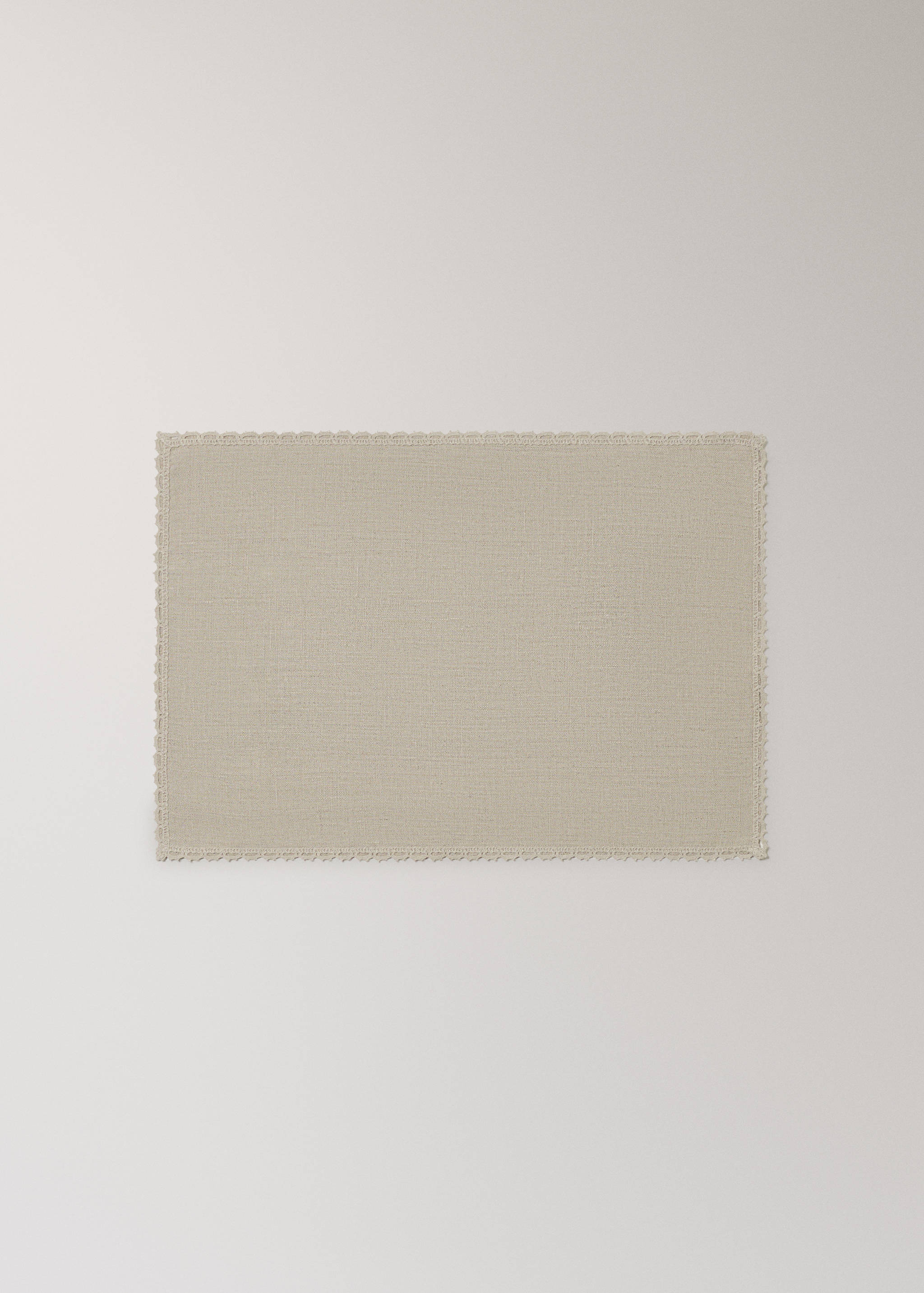 Linen placemat with lace edging - Article without model