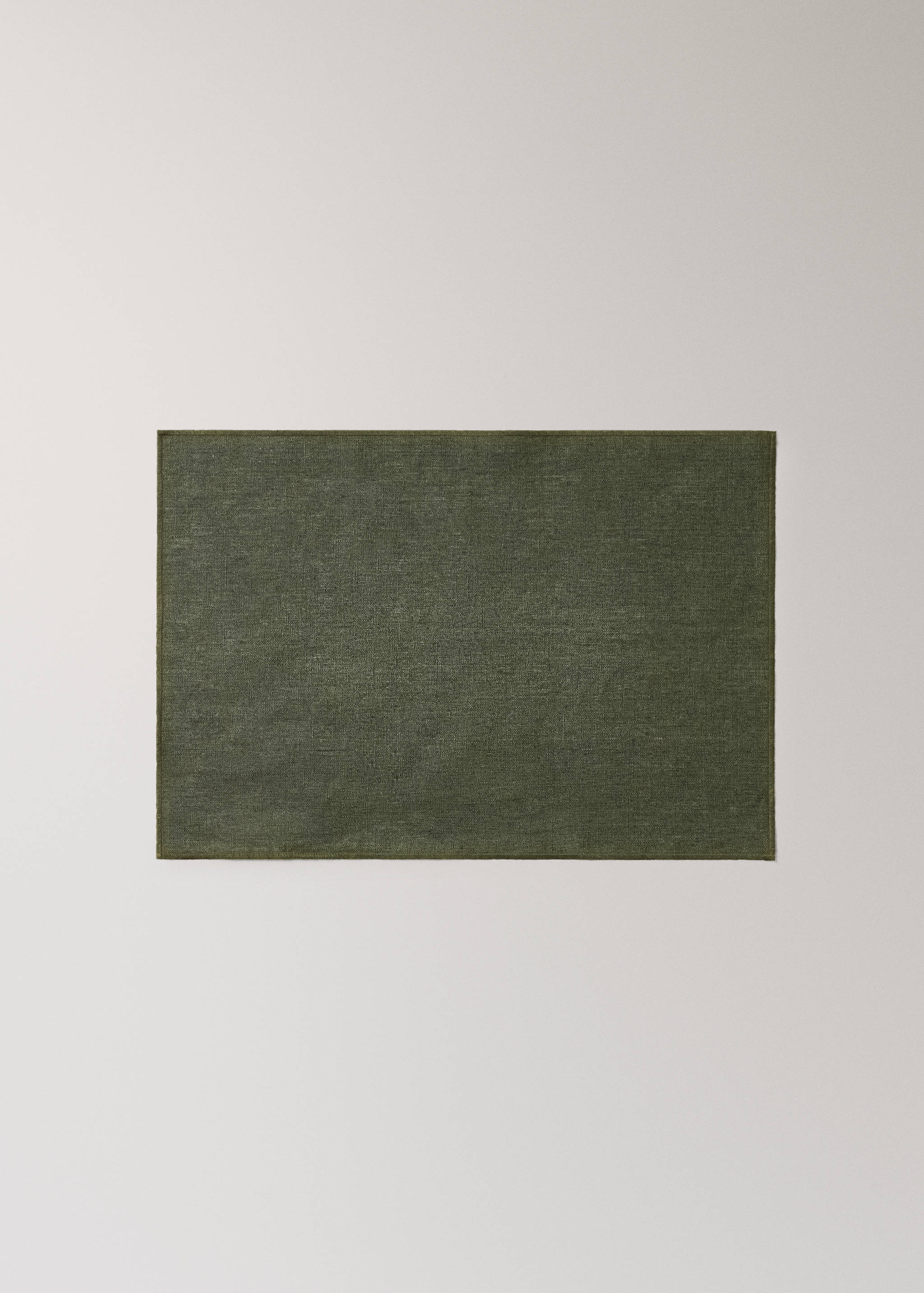 100% resin-coated linen placemat with contrasting overlock stitching - Article without model