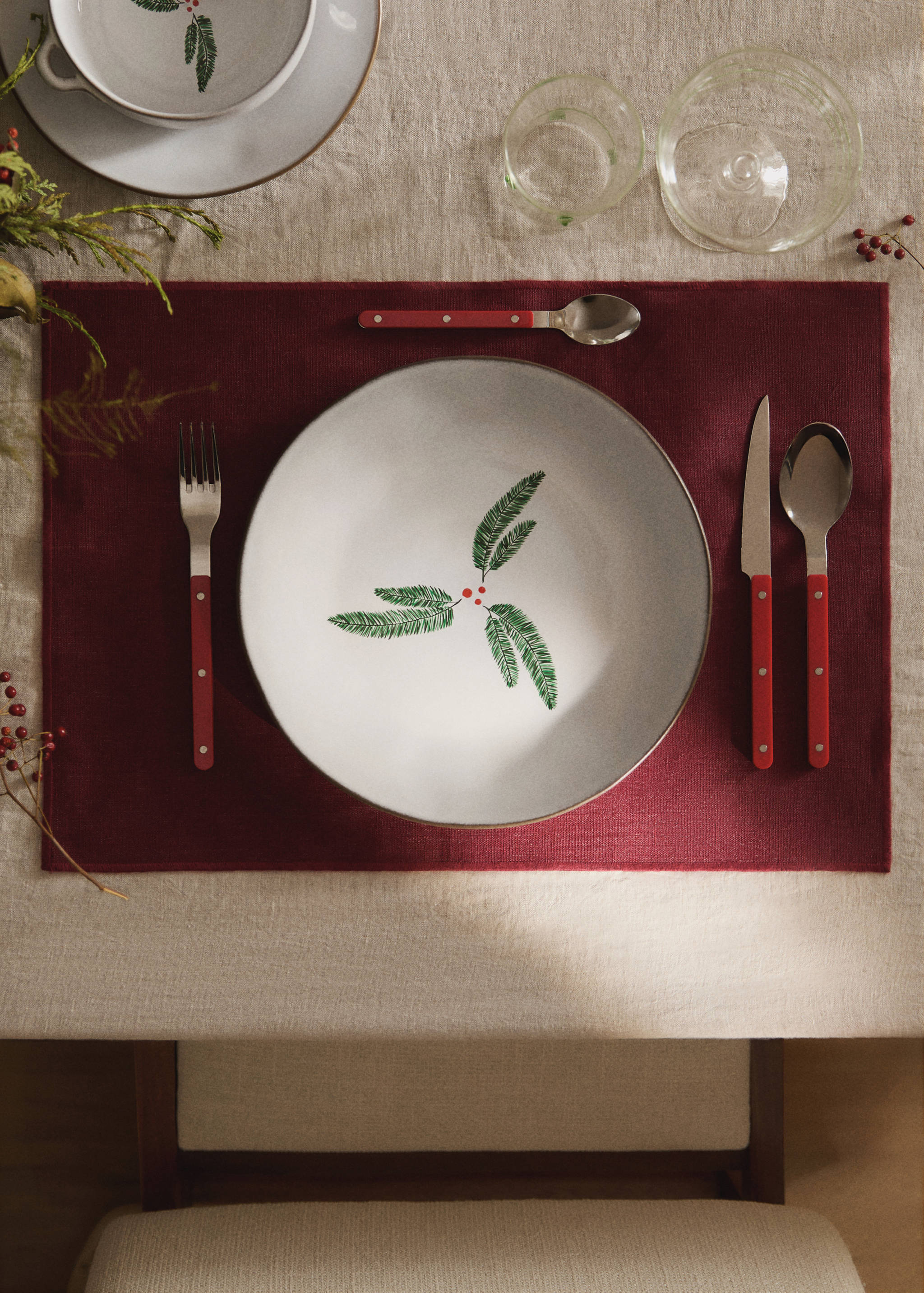 100% resin-coated linen placemat with contrasting overlock stitching - General plane