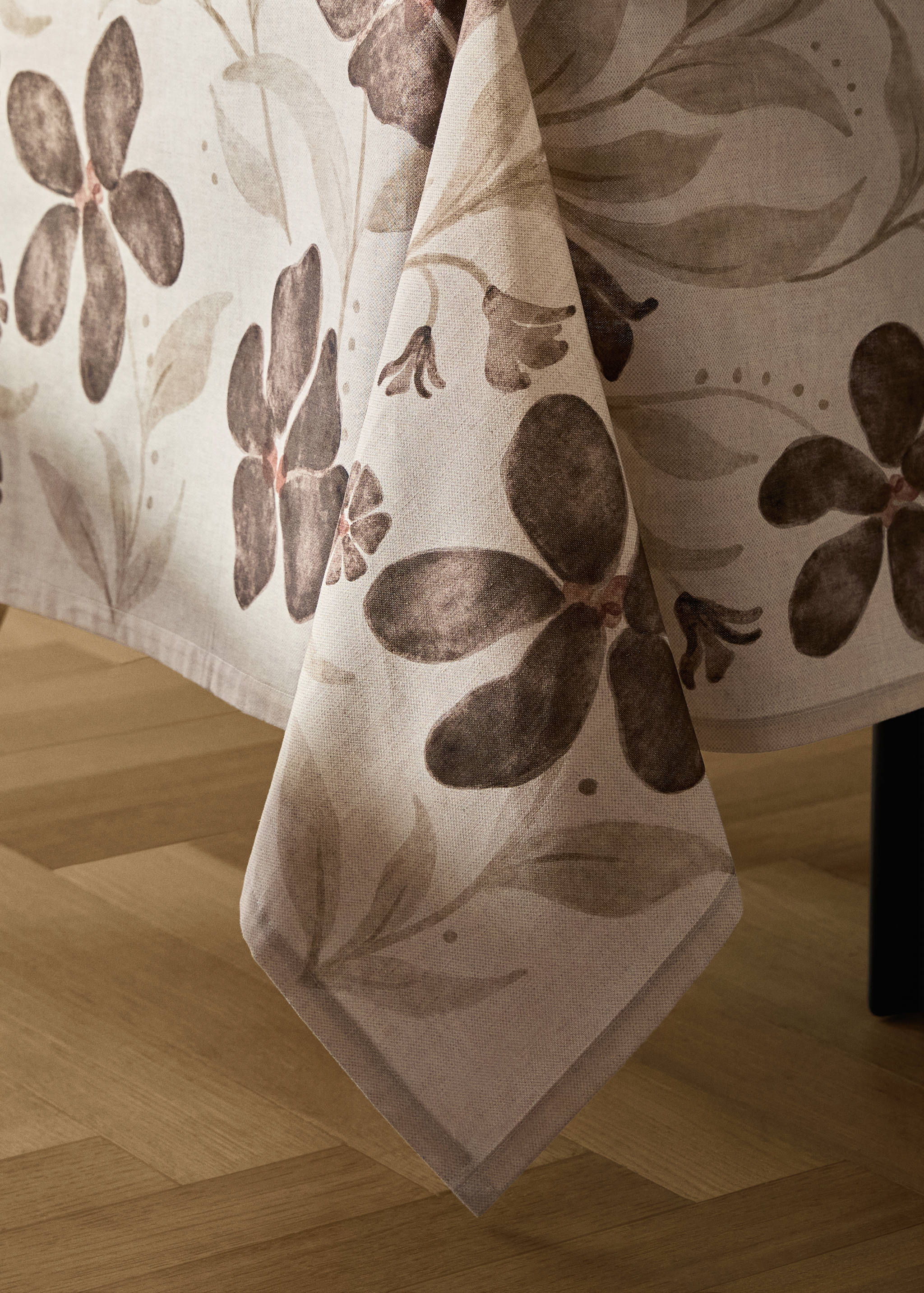 Linen floral-print tablecloth for 8 to 10 diners - Details of the article 8