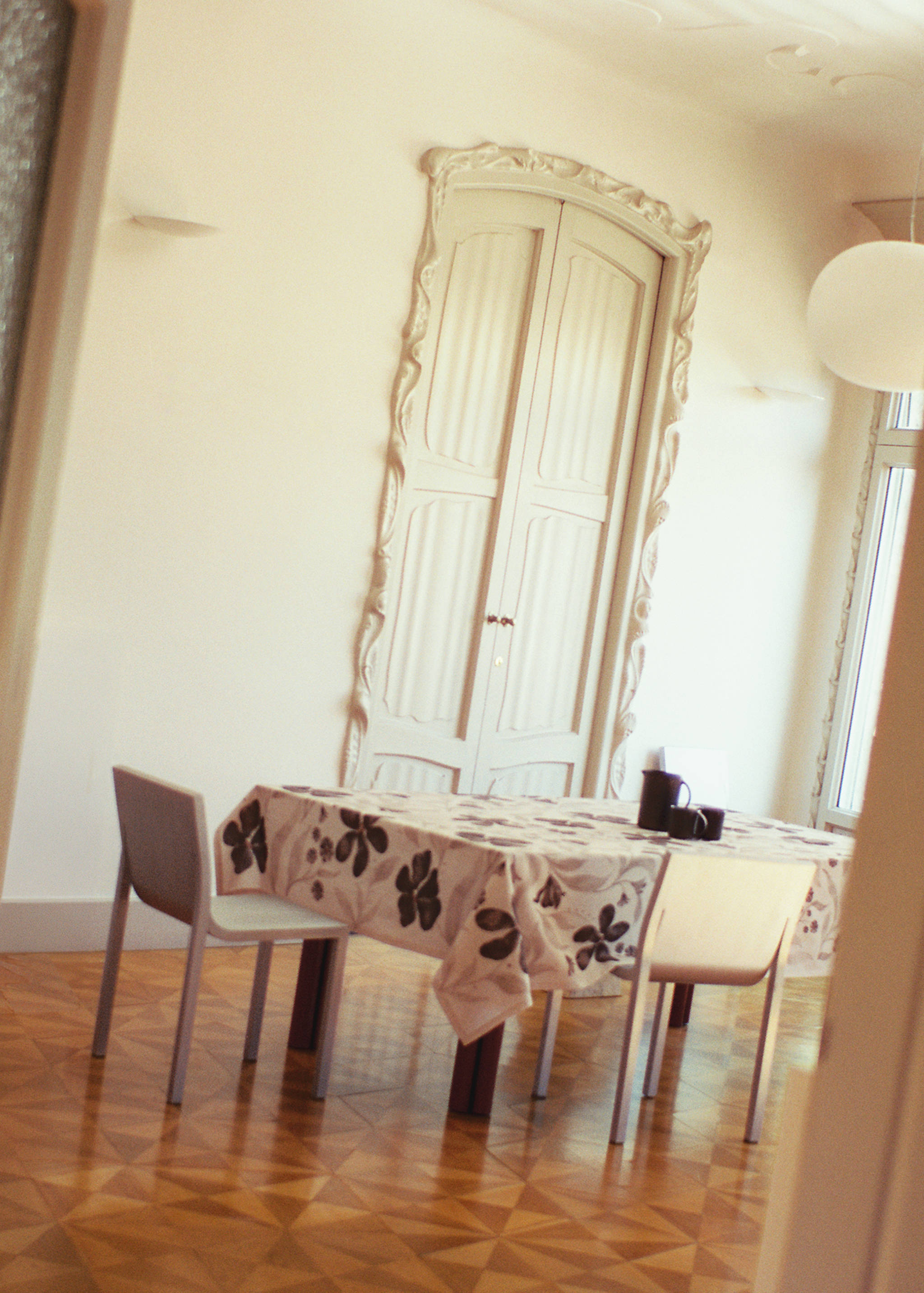 Linen floral-print tablecloth for 8 to 10 diners - Details of the article 6