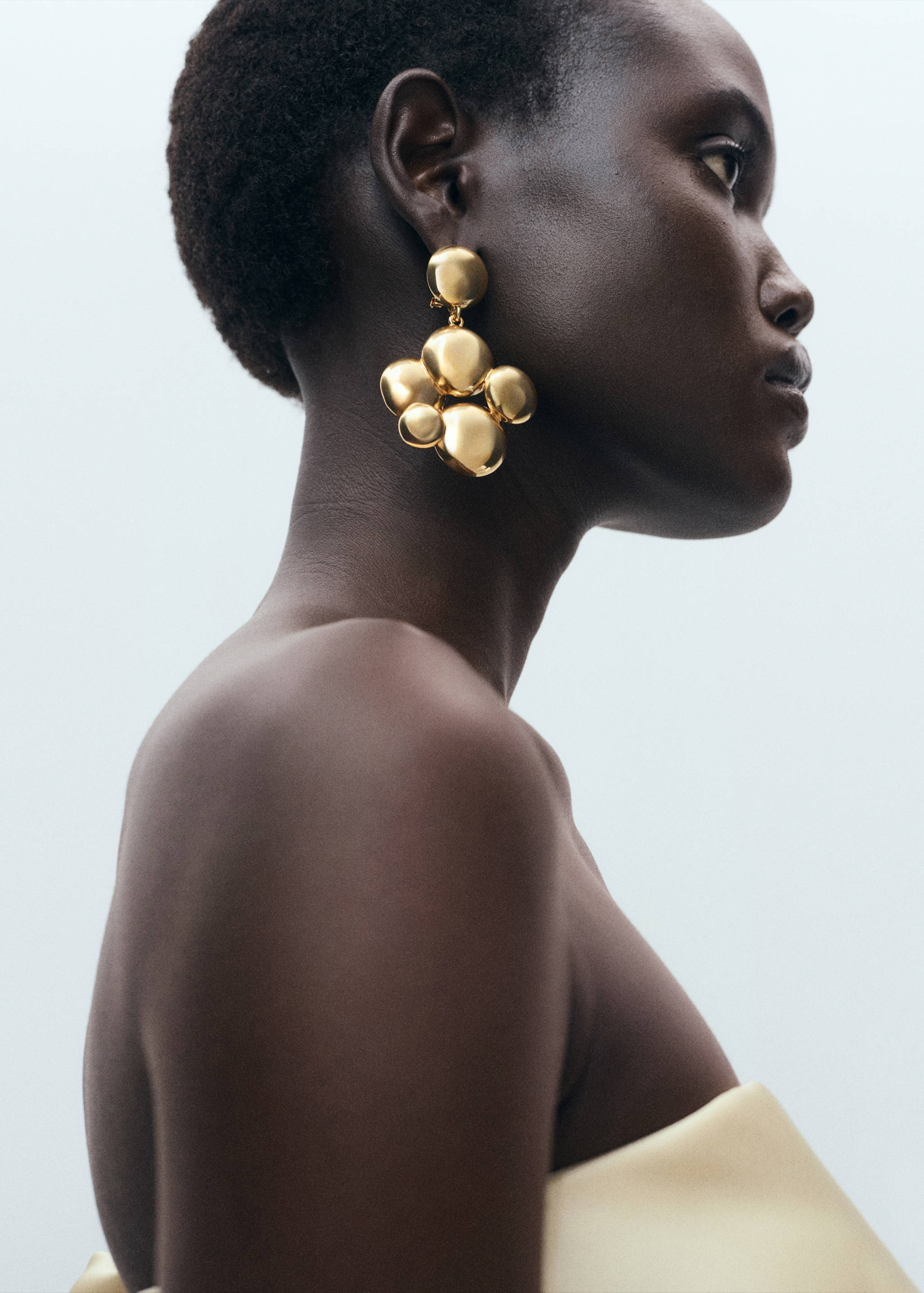 Boucles d'oreilles pendantes rondes - Plan général