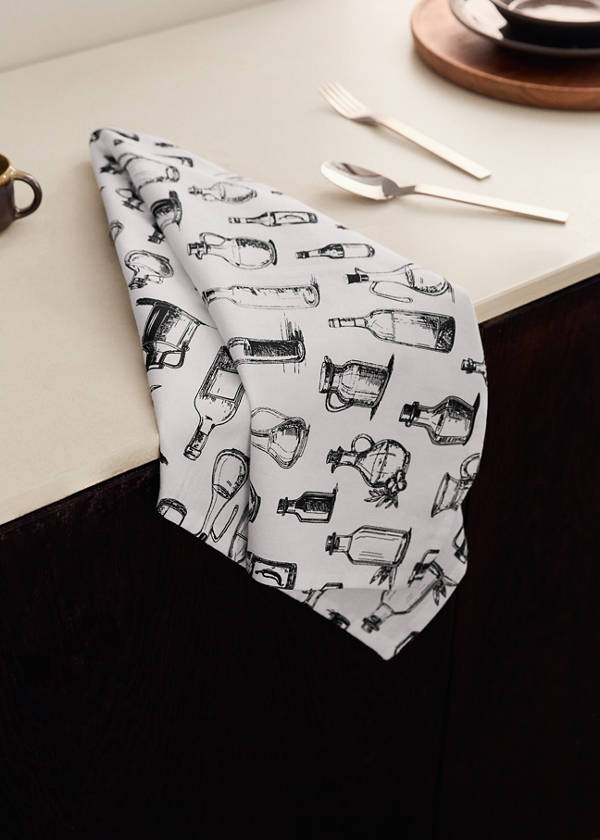 Cotton kitchen towels with bottle design — White