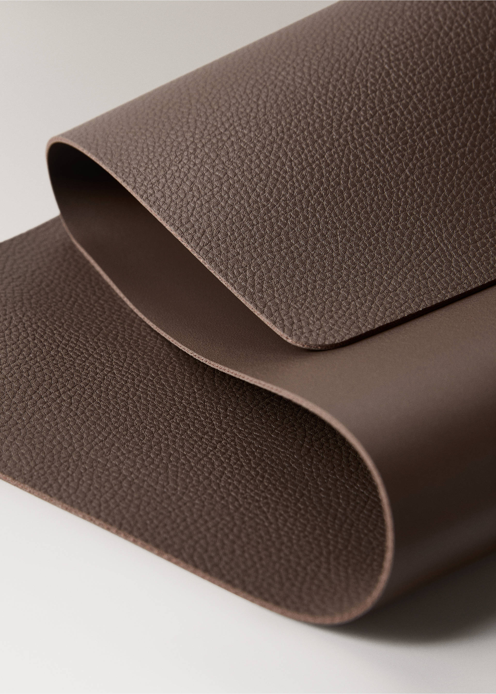 Rectangular faux leather table mat - Details of the article 1, Light/Pastel Brown. Ref: 17024139-00.