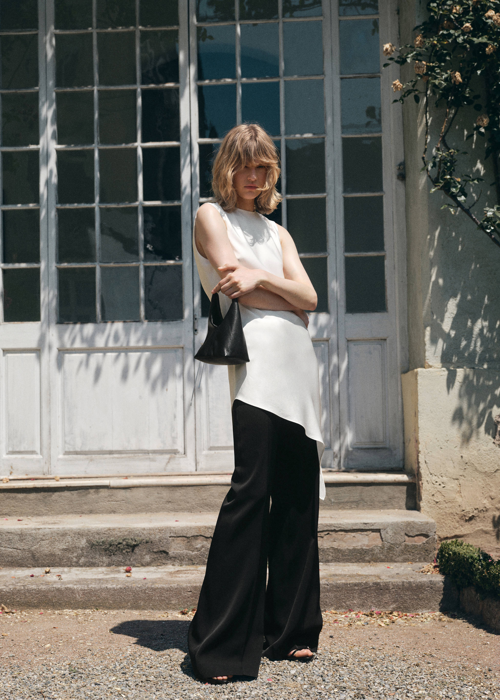 Асимметричный топ с атласным блеском - Общий план, Белый. Ref: 17024148-00.