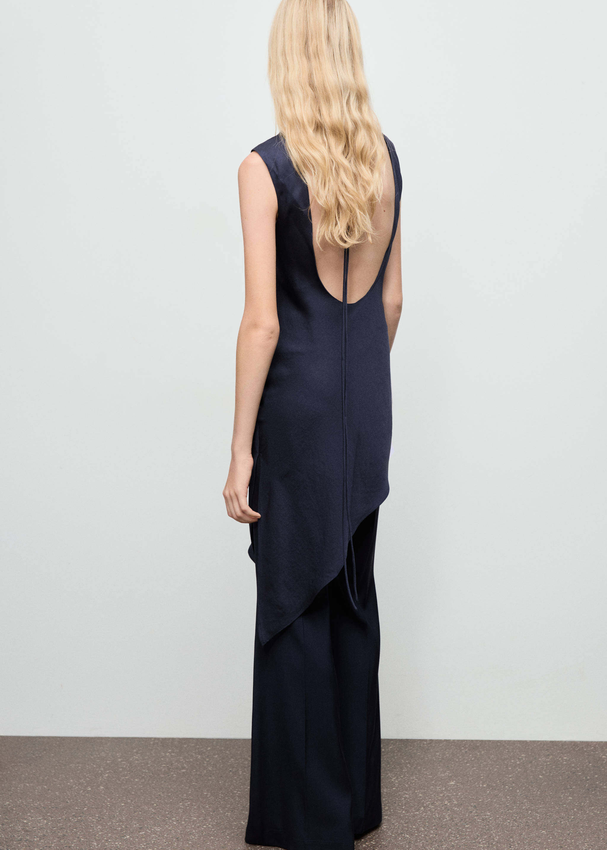 Асимметричный топ с атласным блеском - Обратная сторона изделия