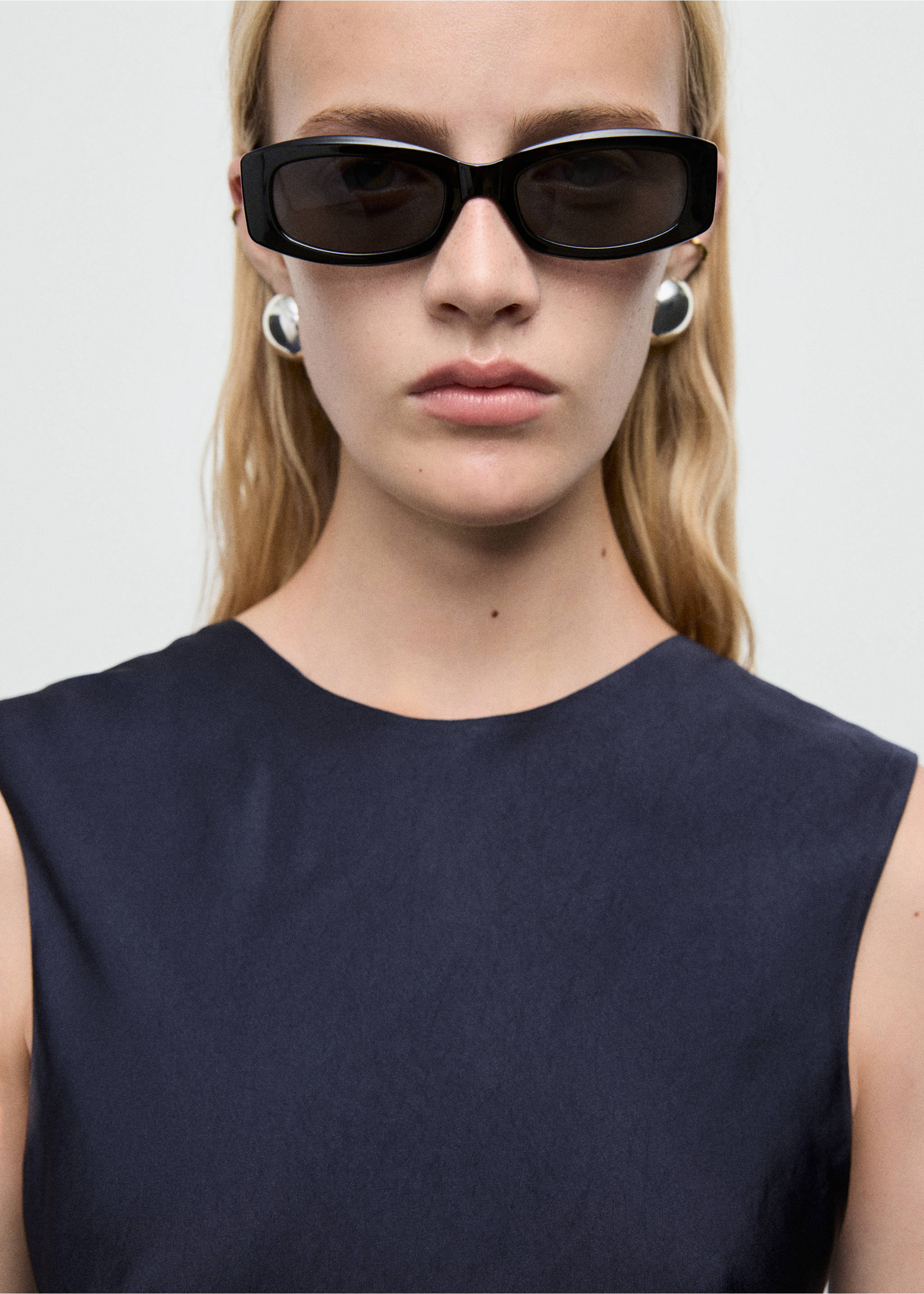 Асимметричный топ с атласным блеском - Деталь изделия 1, Глубокий темно-синий. Ref: 17024148-00.