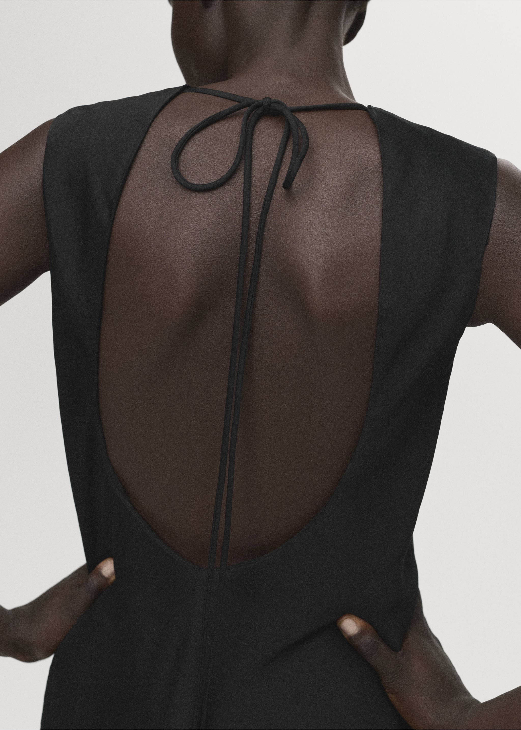 Асимметричный топ с атласным блеском - Деталь изделия 6, Черный. Ref: 17024148-00.