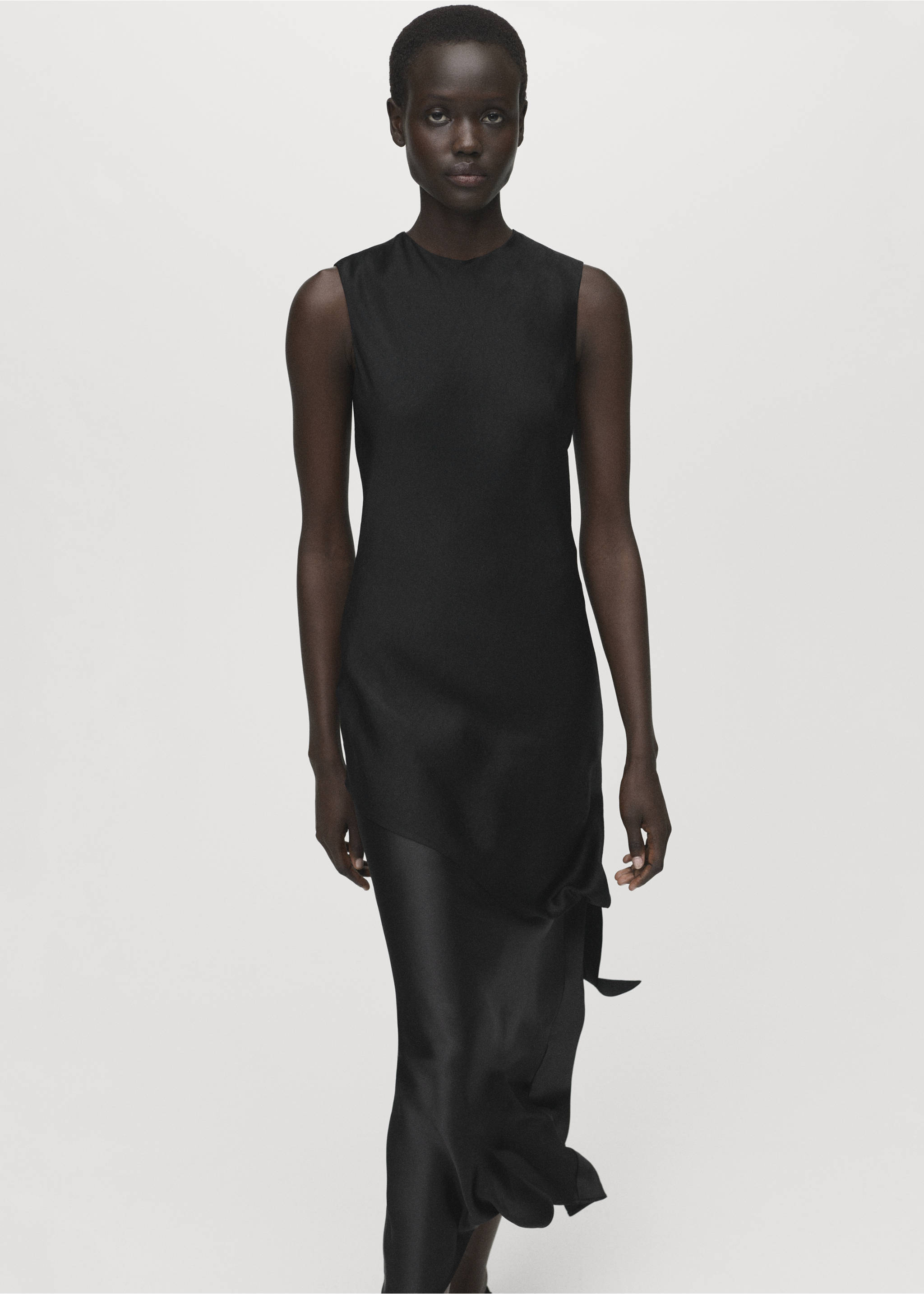 Асимметричный топ с атласным блеском - Деталь изделия 2, Черный. Ref: 17024148-00.