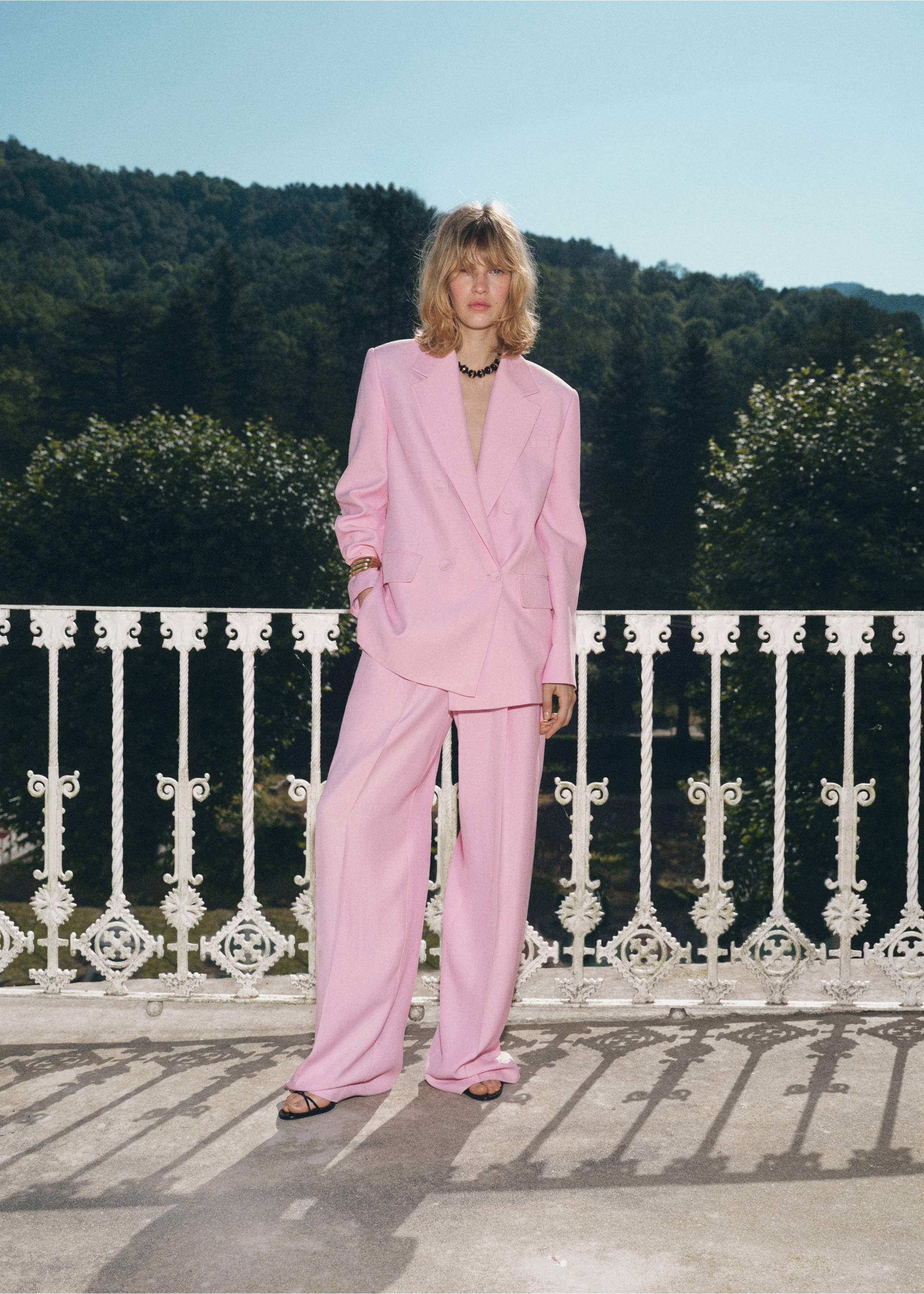 Blazer costume double boutonnage - Plan général, Rose. Ref: 17024149-00.