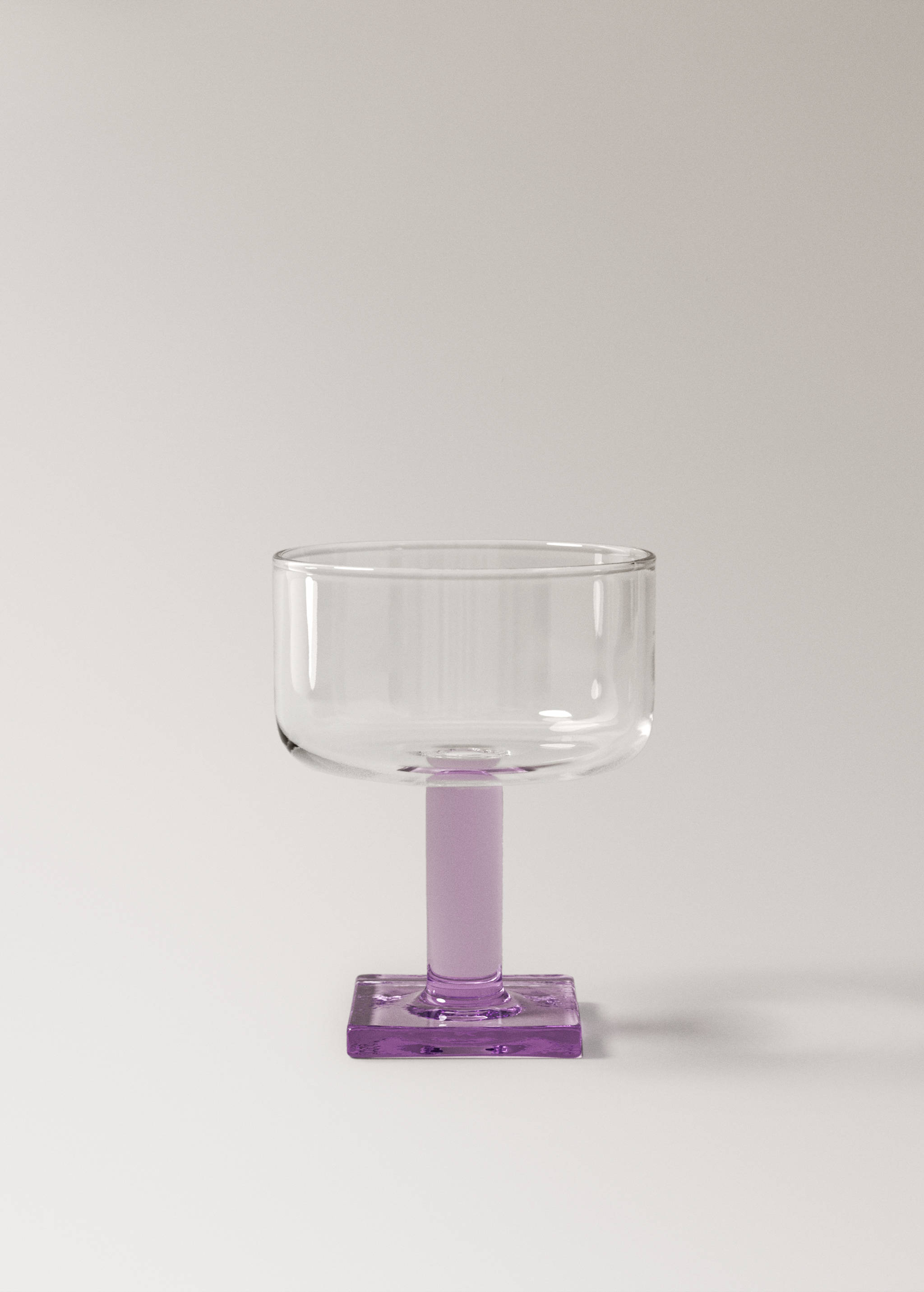Kieliszek ze szkła borokrzemianowego z kolorową podstawą - Artykuł bez modela/modelki