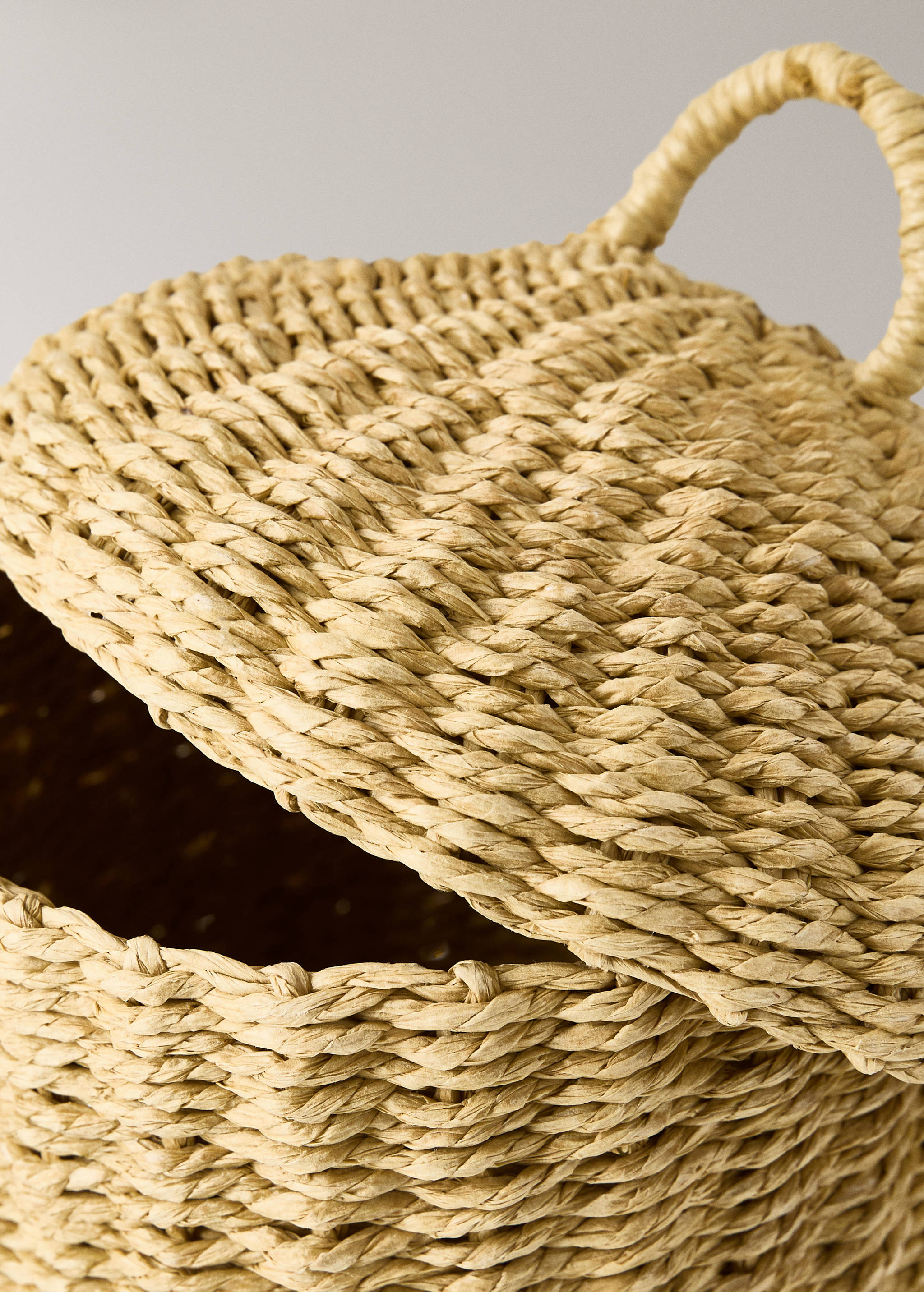 Children’s paper basket with acorn design - Details of the article 2