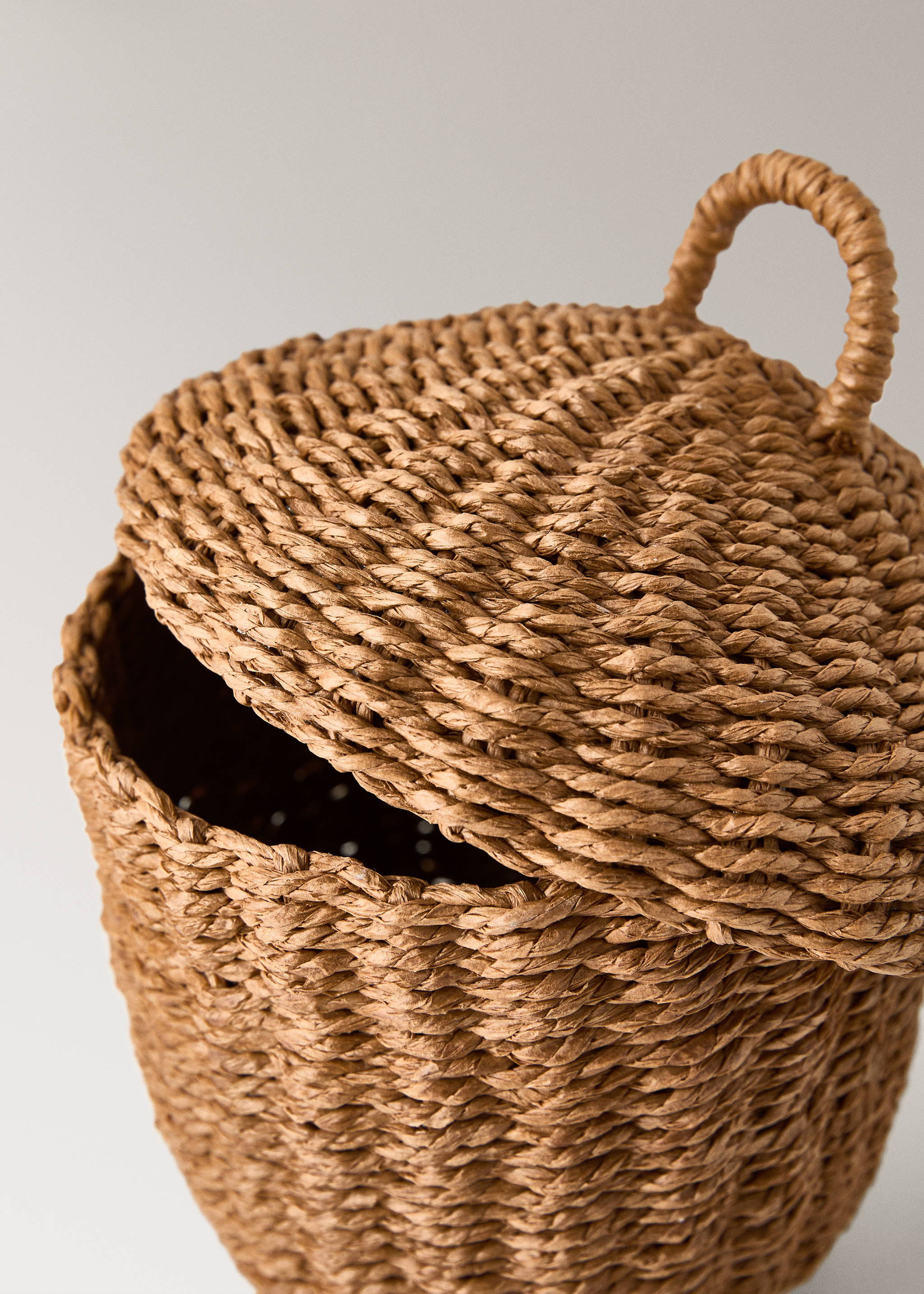 Children’s paper basket with acorn design - Details of the article 2