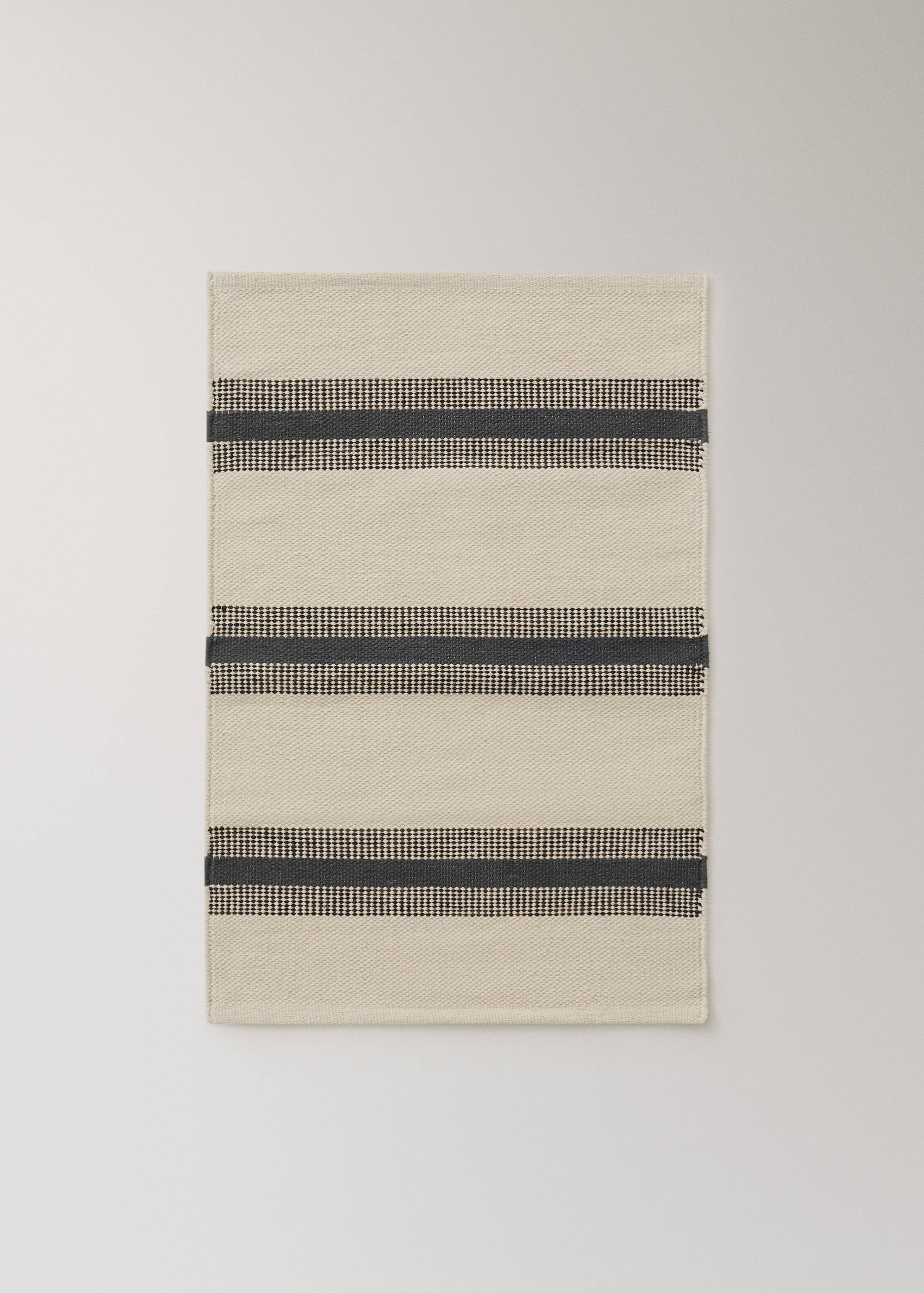 Бавовняний килим з смугастим дизайном - Товар без моделі