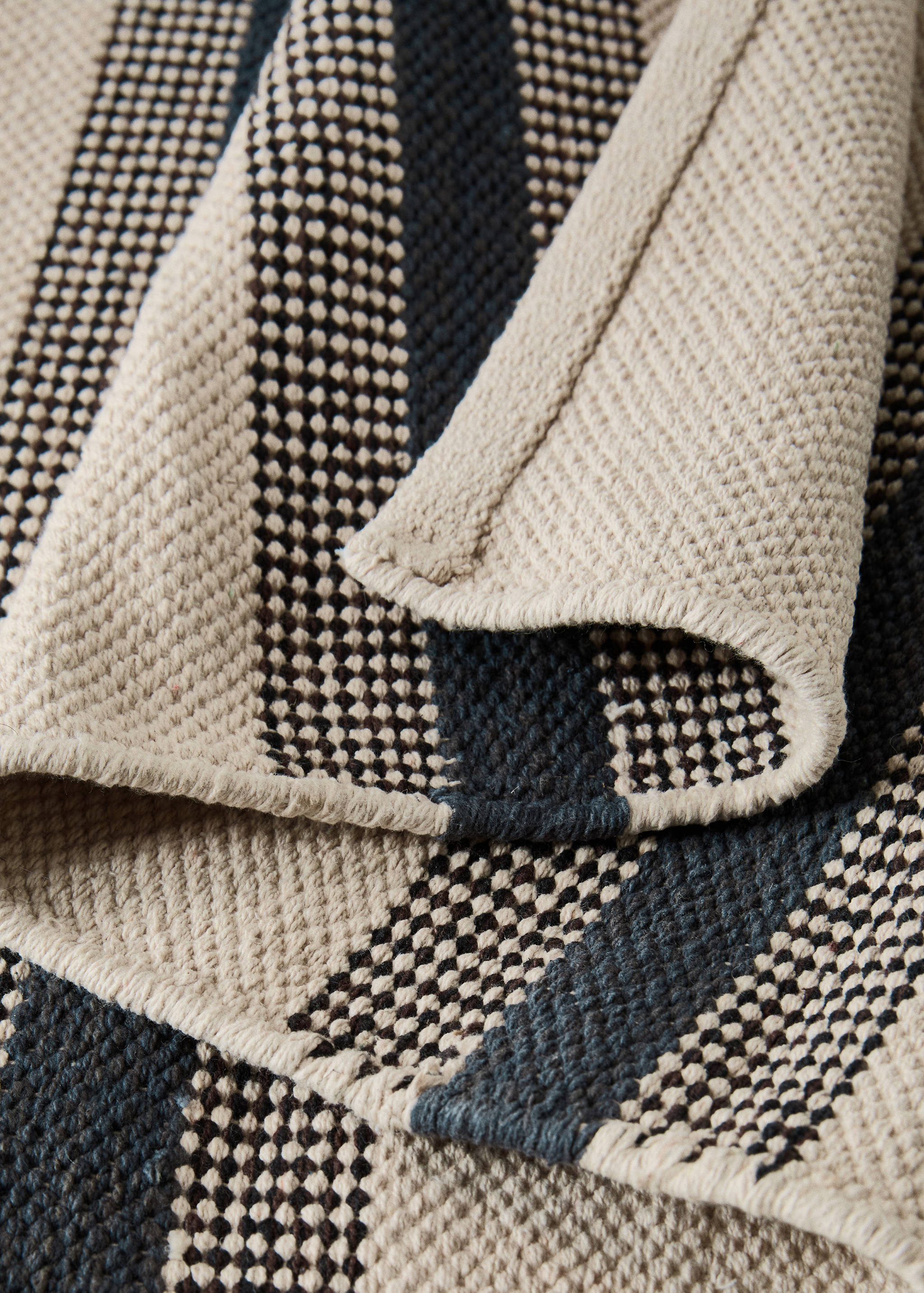 Бавовняний килим з смугастим дизайном - Детальніше про товар 1