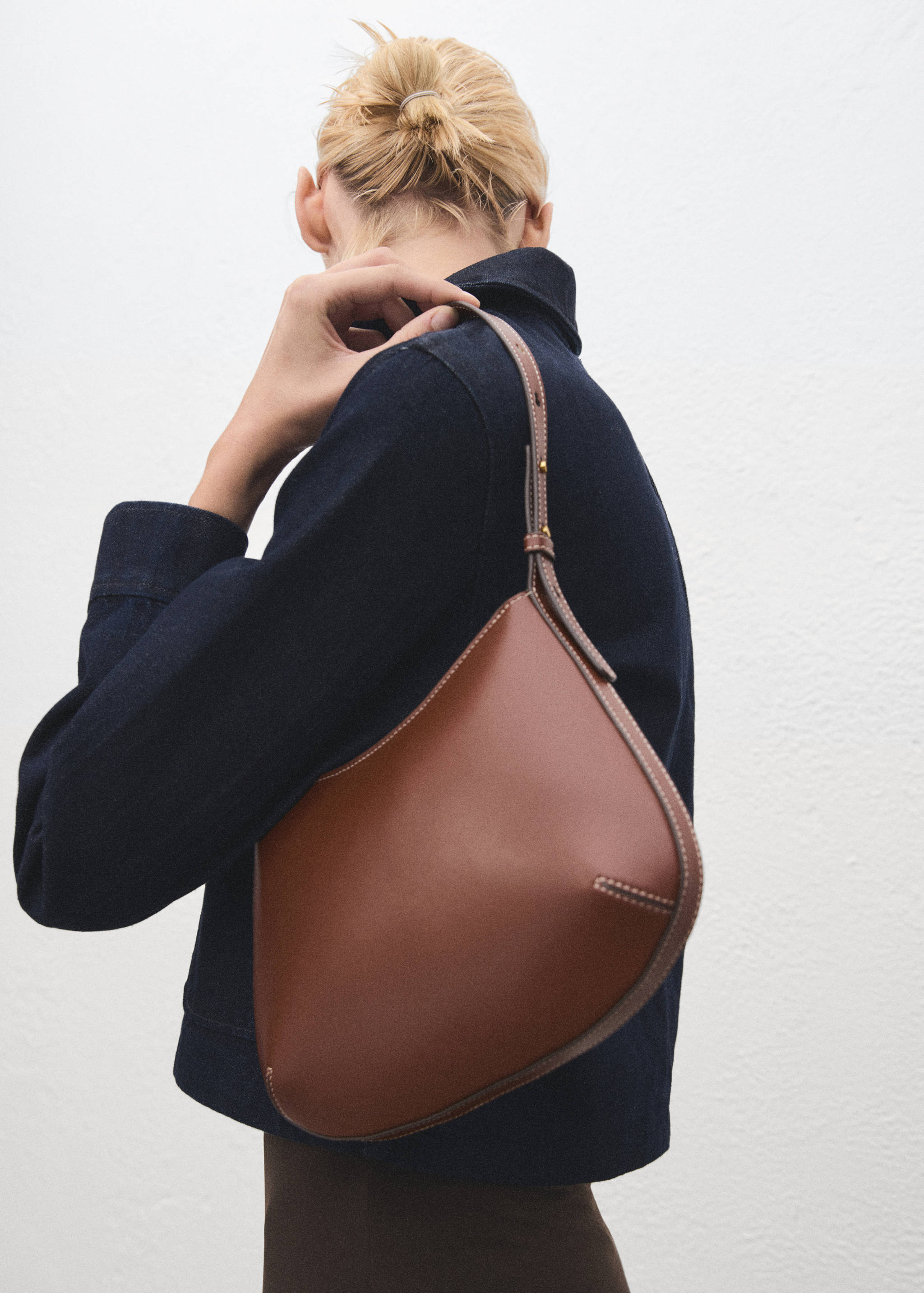 Oval shoulder bag - Details of the article 9