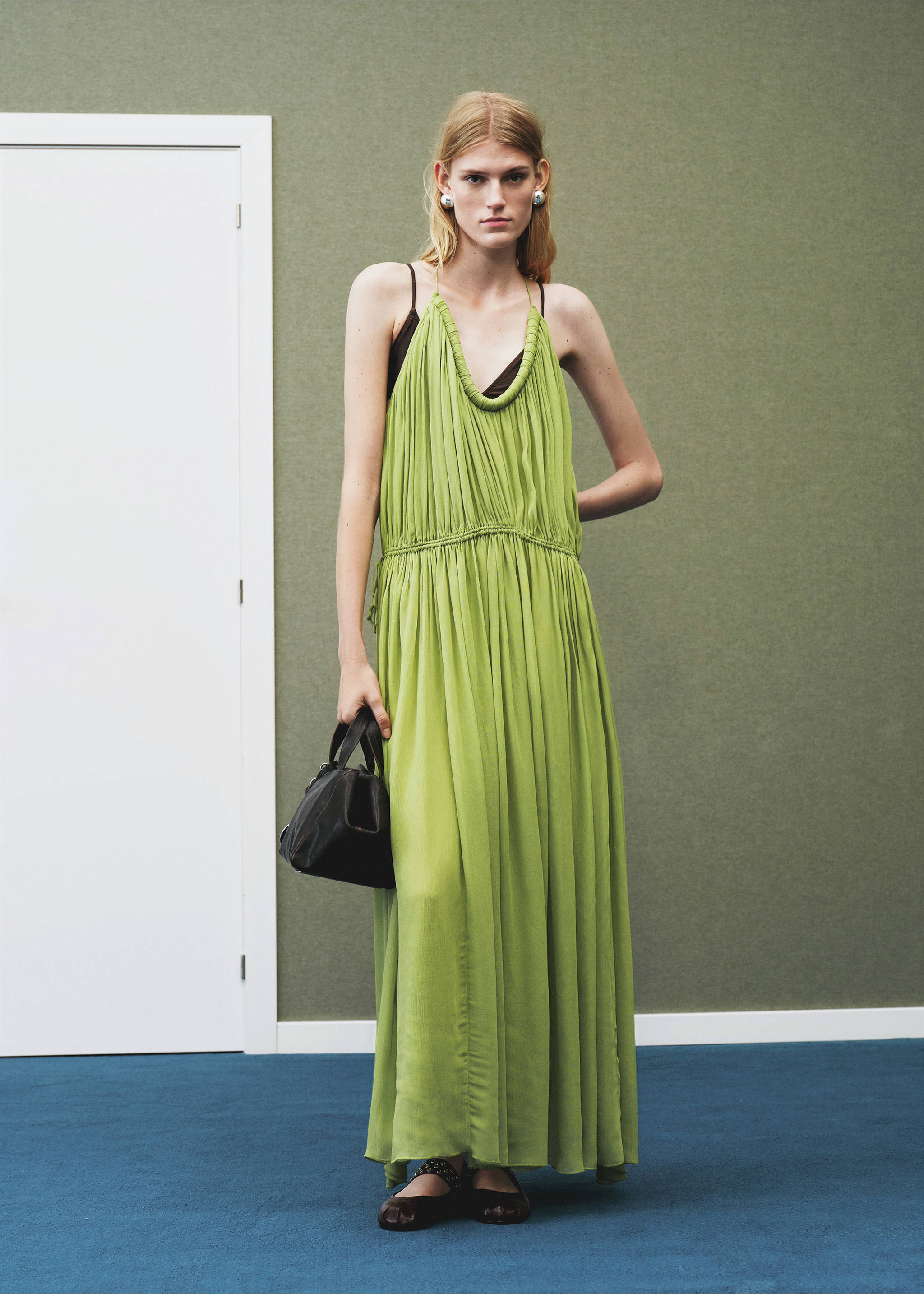 Vestido plisado oversize - Plano general, Verde. Ref: 17024791-00.