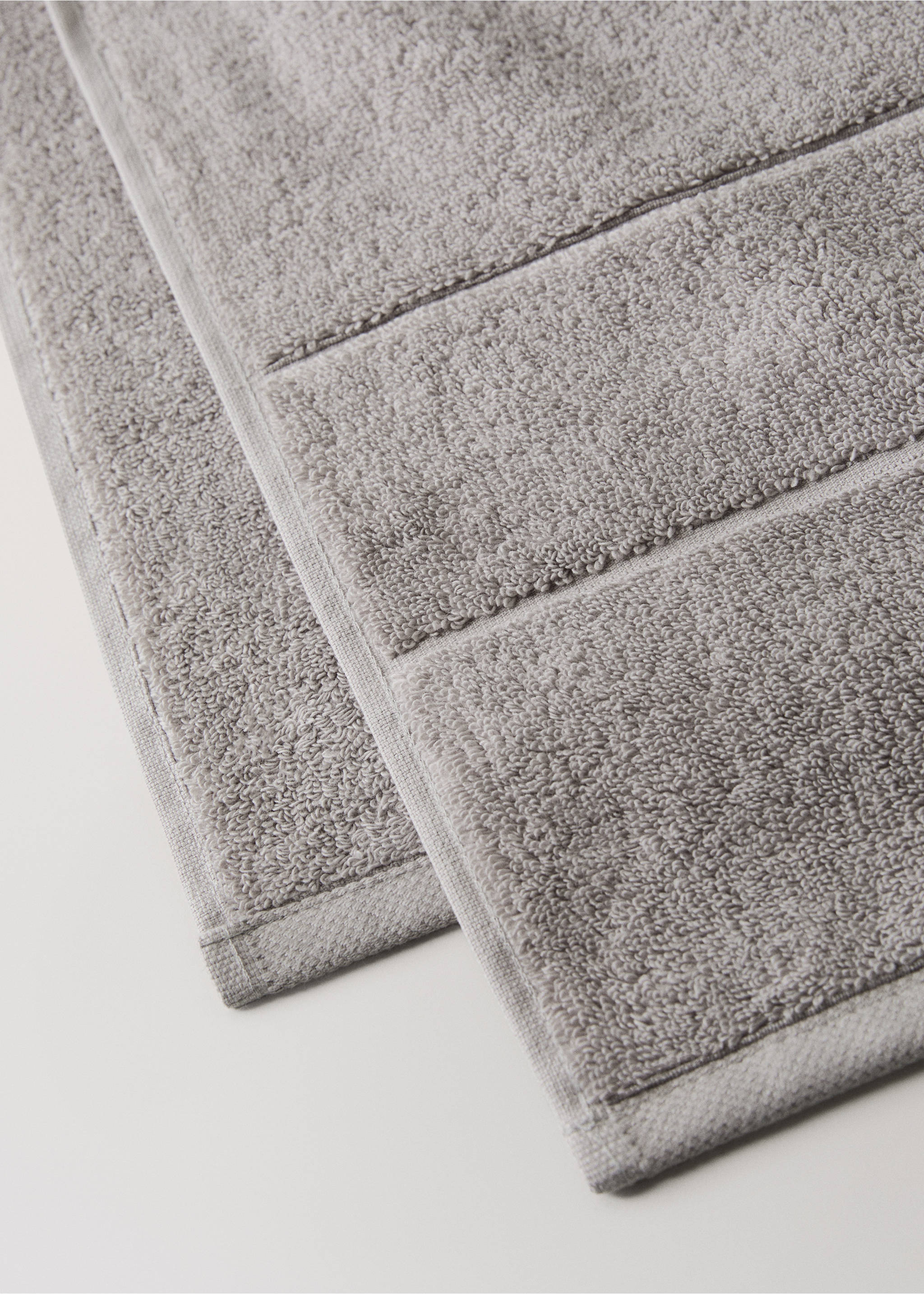 100% cotton bath towel - Details of the article 1, Grey. Ref: 17024792-00.