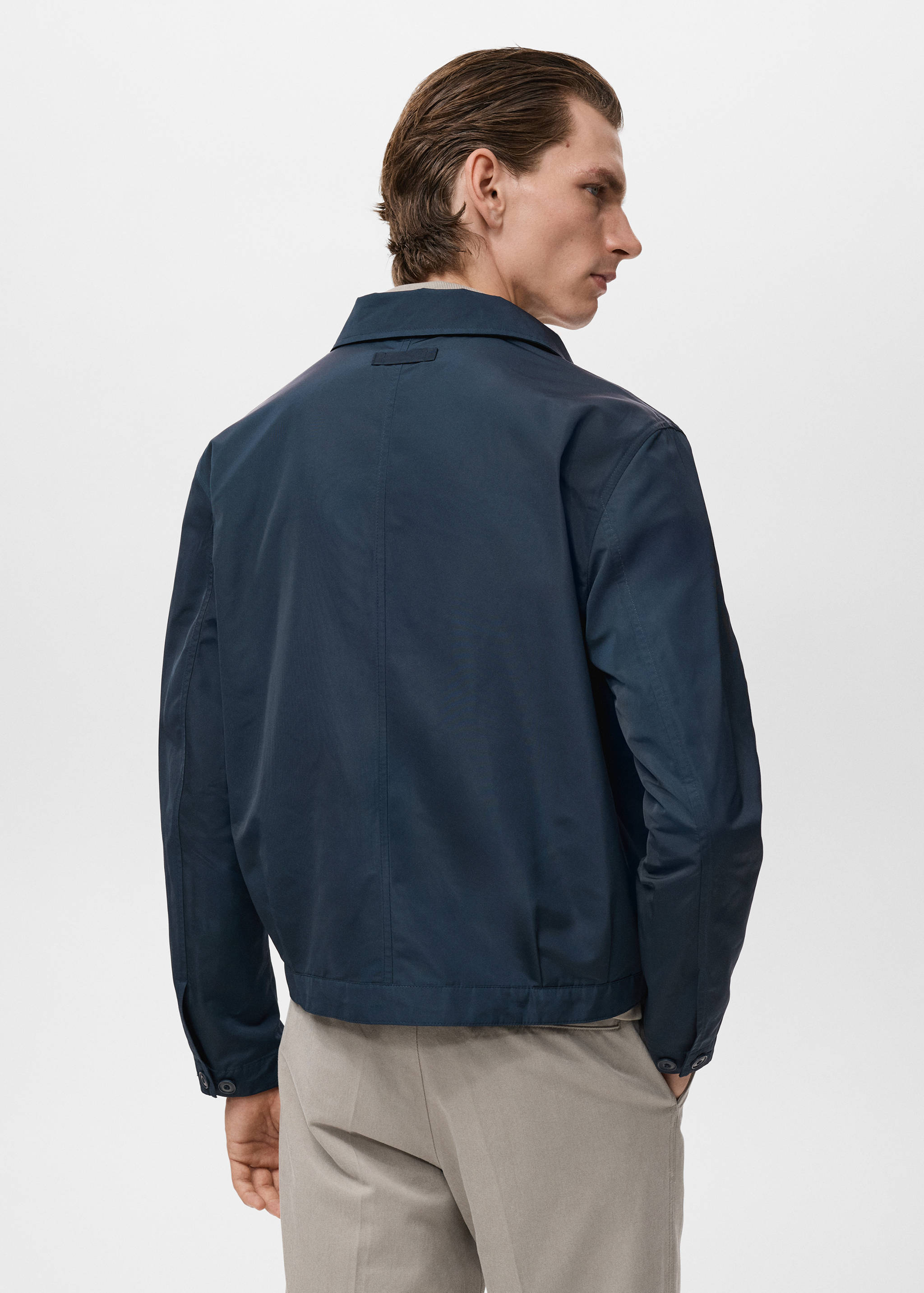 Water-repellent jacket with pockets - Reverse of the article
