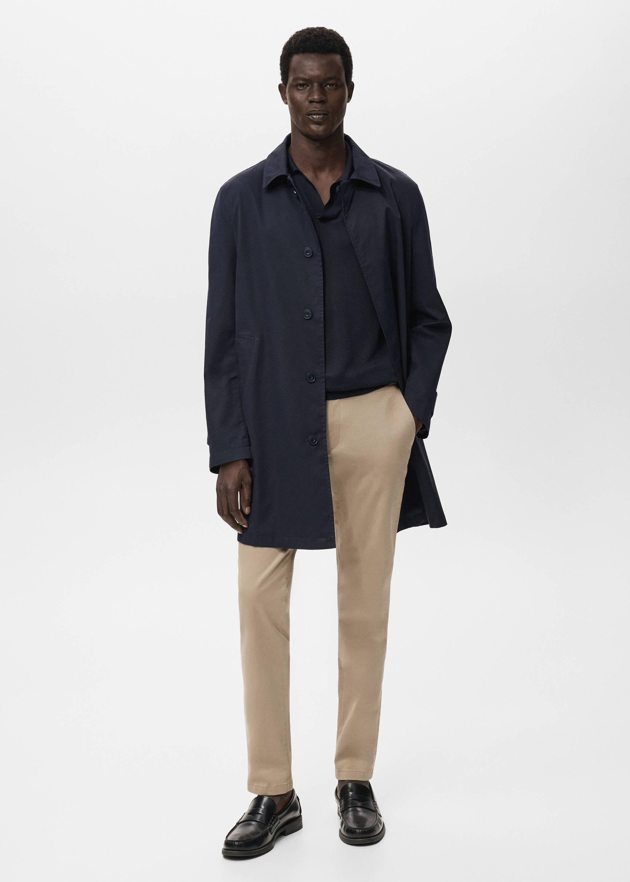 Pantalón Barna slim fit chino sarga - Plano general