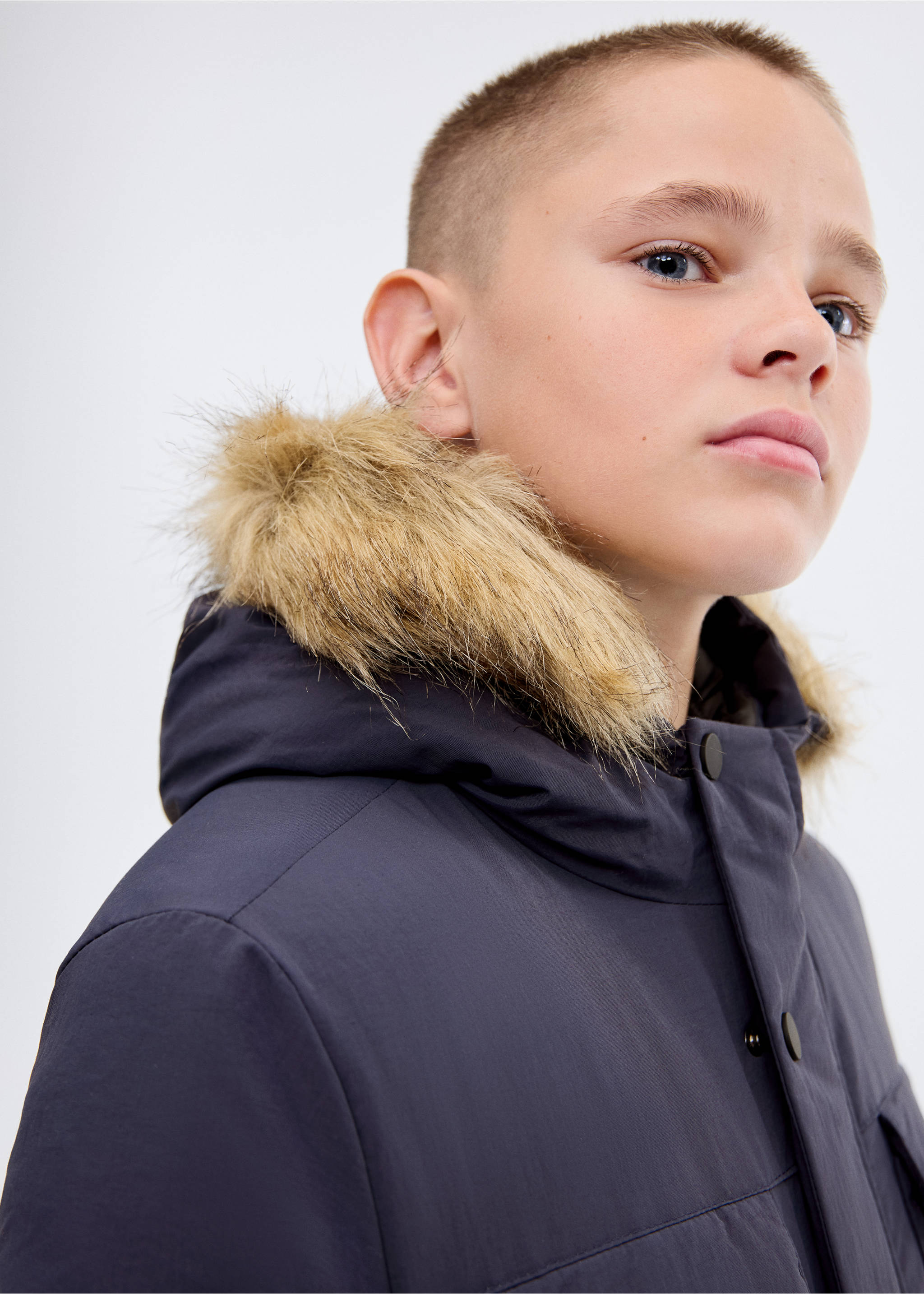 Anorak capucha pelo - Detalle del artículo 1, Azul marino. Ref: 17025142-00.