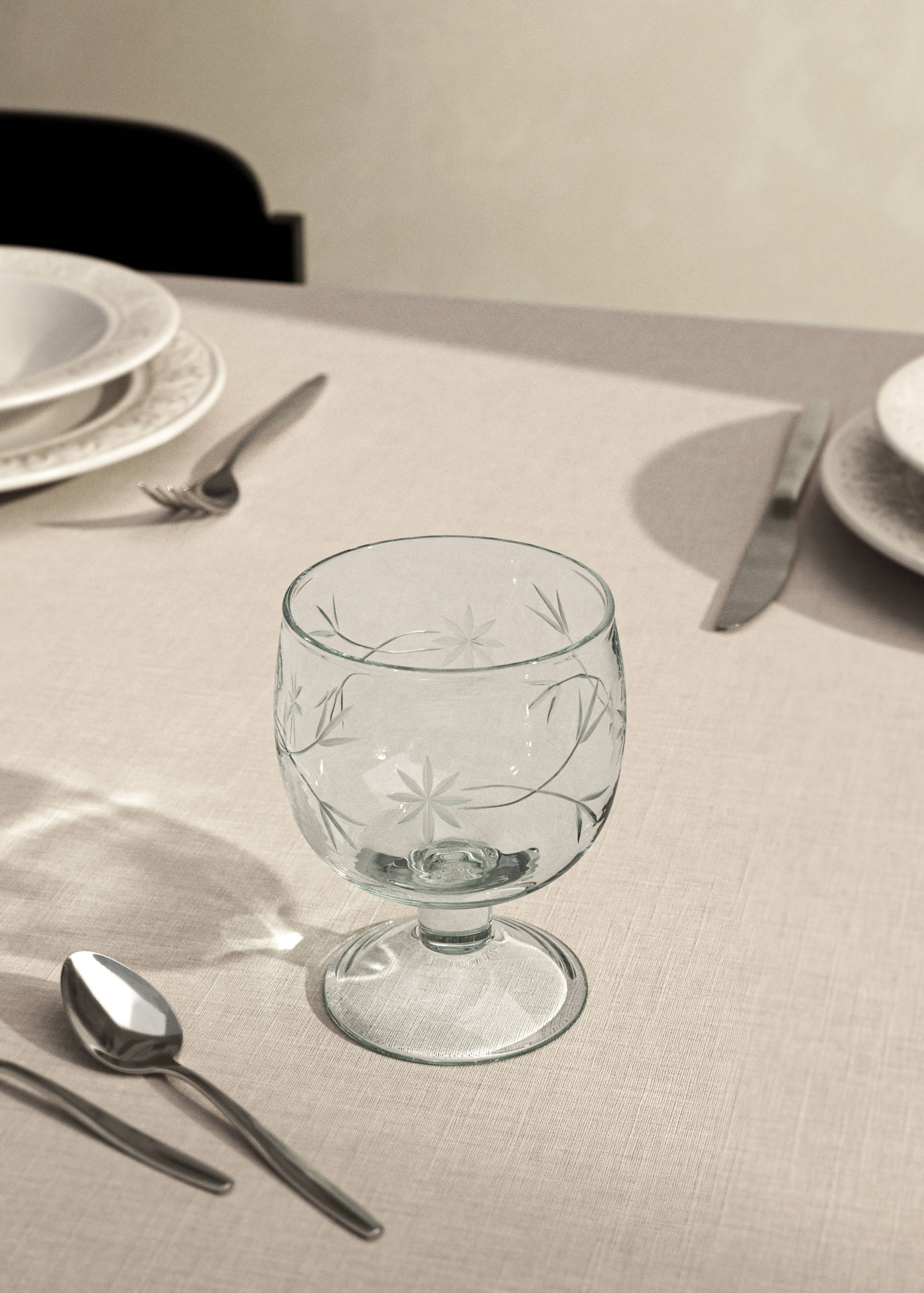 Geslepen en handgeblazen wijnglas - Overzichtstekening