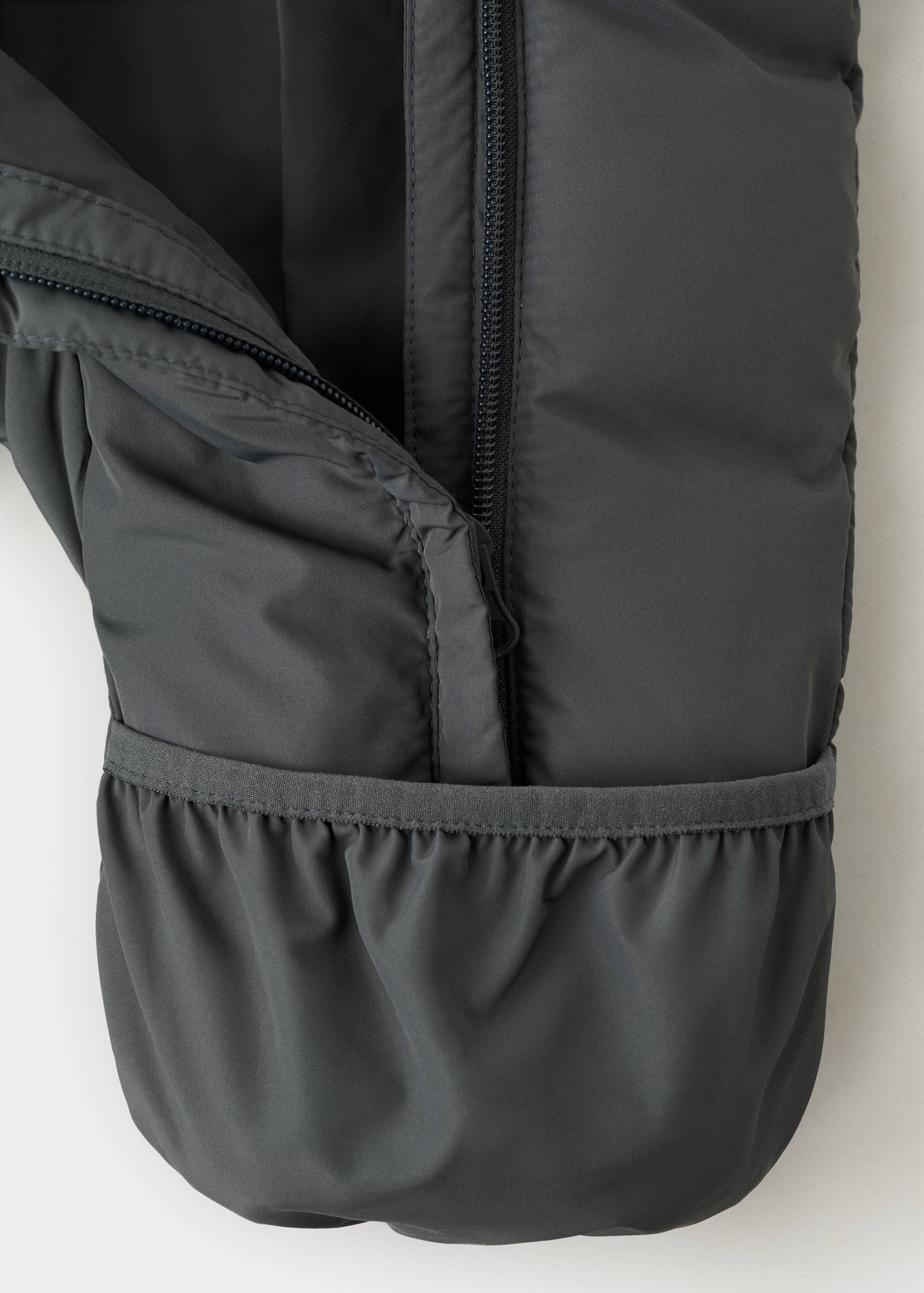 Babygro acolchoado com capuz de pelo - Pormenor do artigo 8