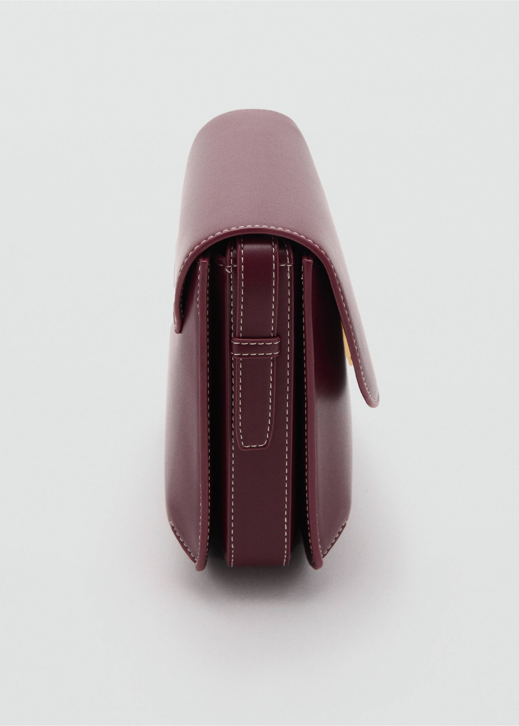 Crossbody bag with flap - Details of the article 1, Burgundy. Ref: 17025797-00.