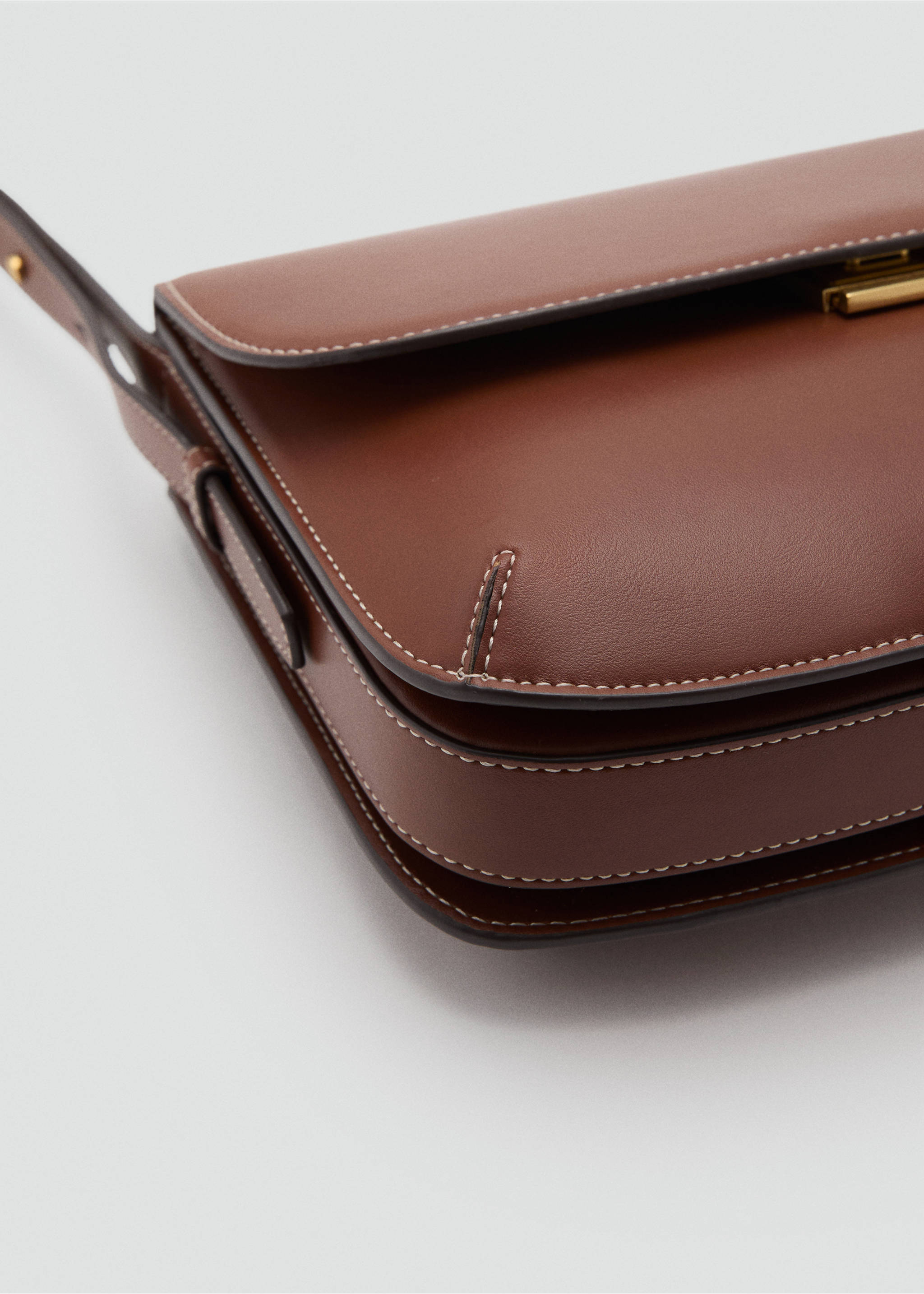 Crossbody bag with flap - Details of the article 3, Leather. Ref: 17025797-00.