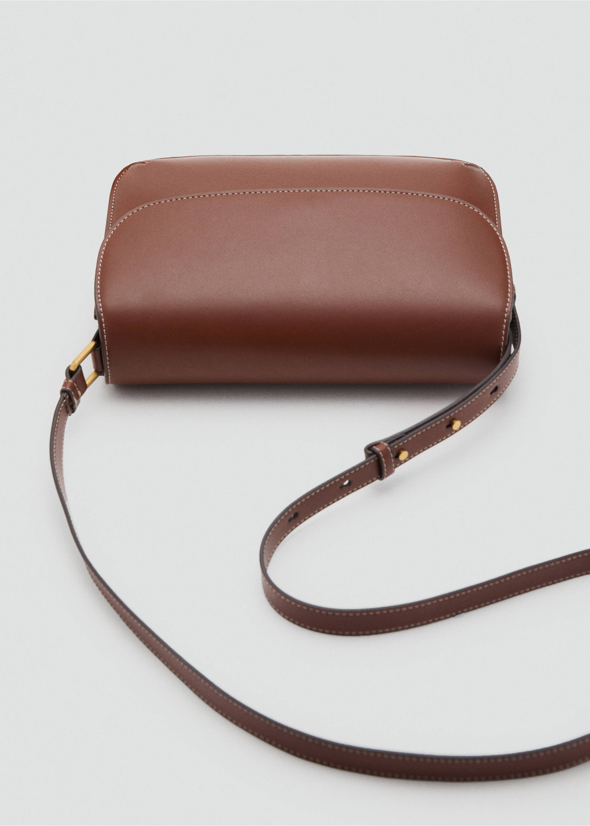 Crossbody bag with flap - Details of the article 4, Leather. Ref: 17025797-00.