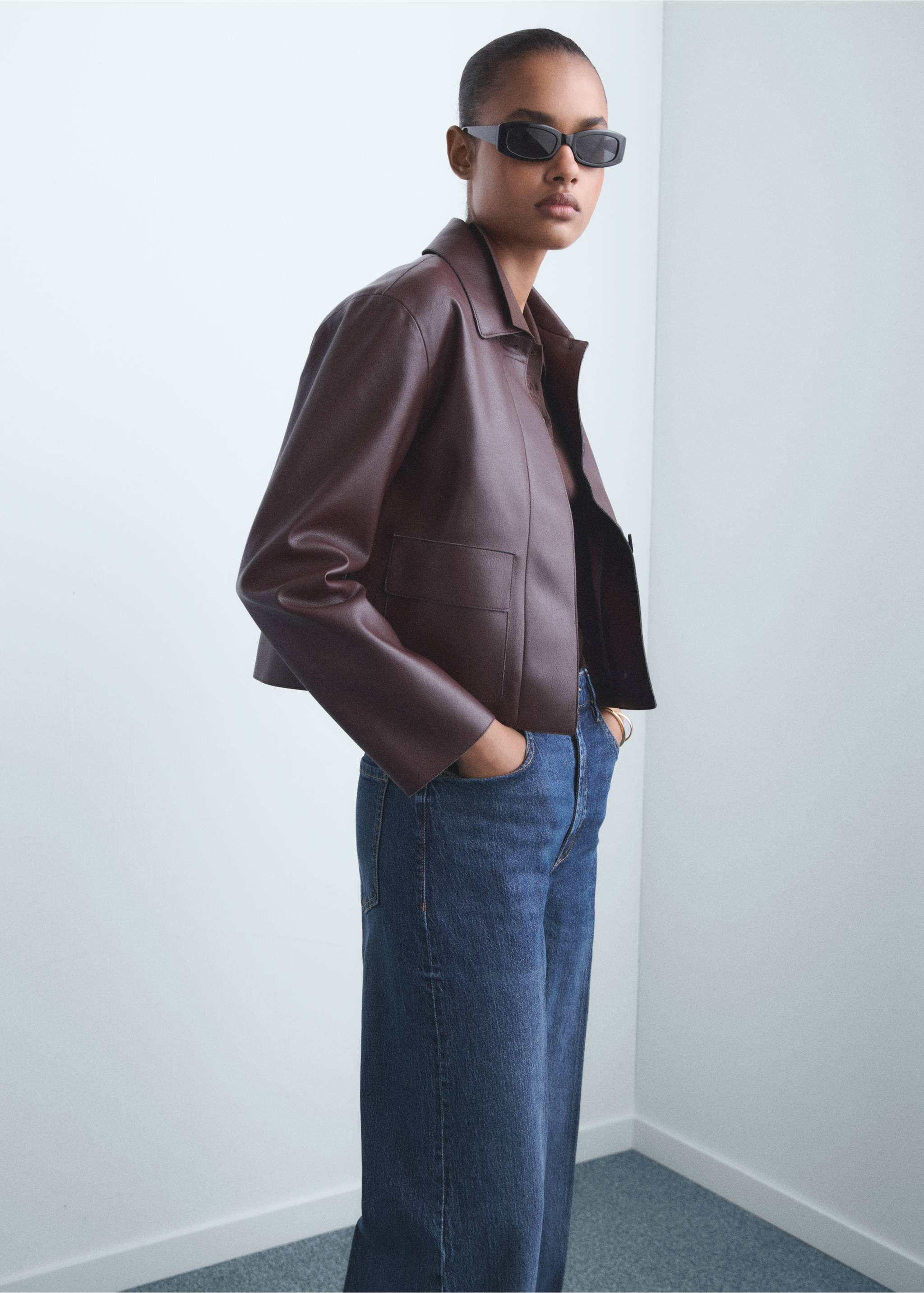 High-waisted wideleg jeans - Details of the article 1, Dark Blue. Ref: 17025800-00.