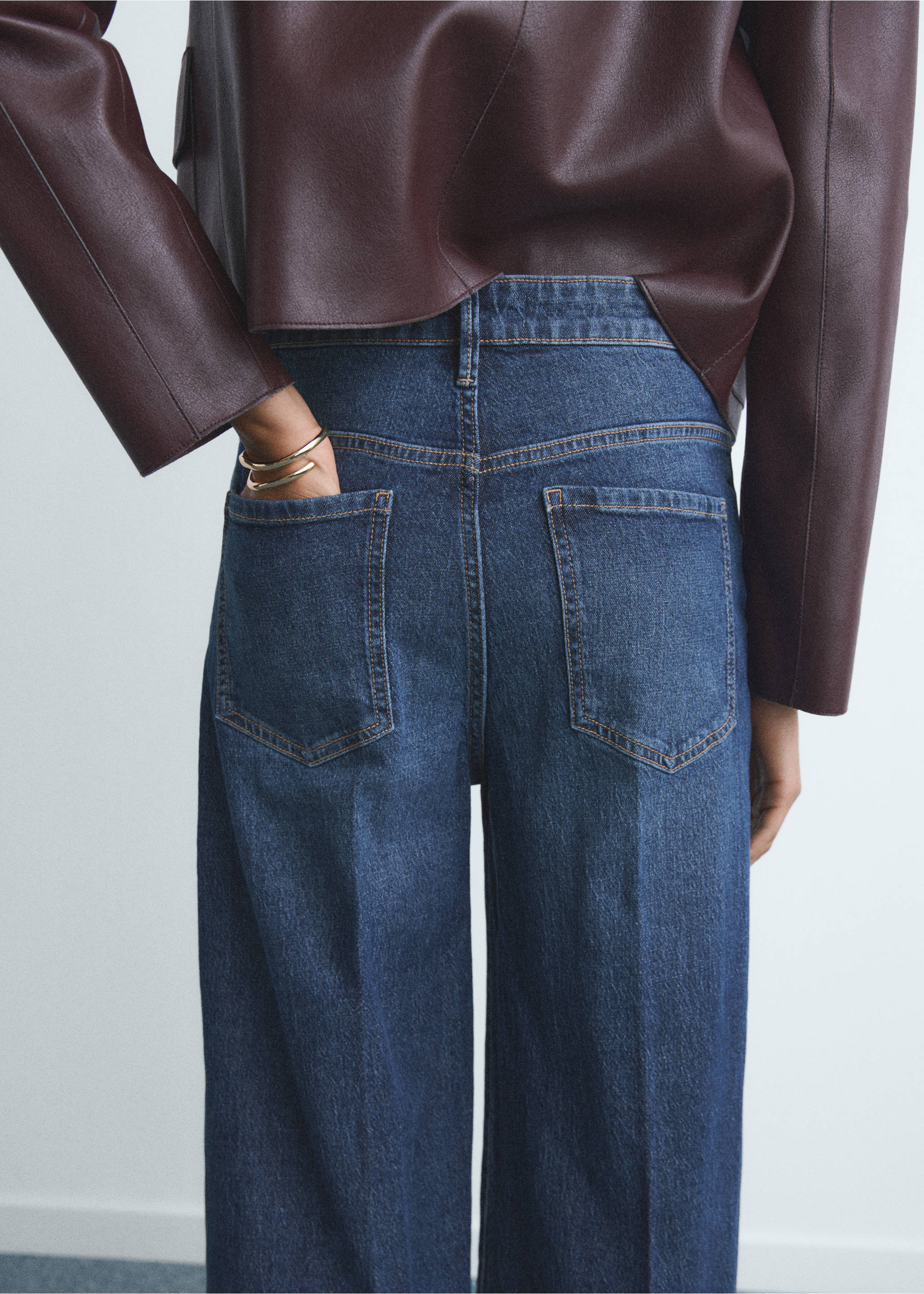 High-waisted wideleg jeans - Details of the article 6, Dark Blue. Ref: 17025800-00.