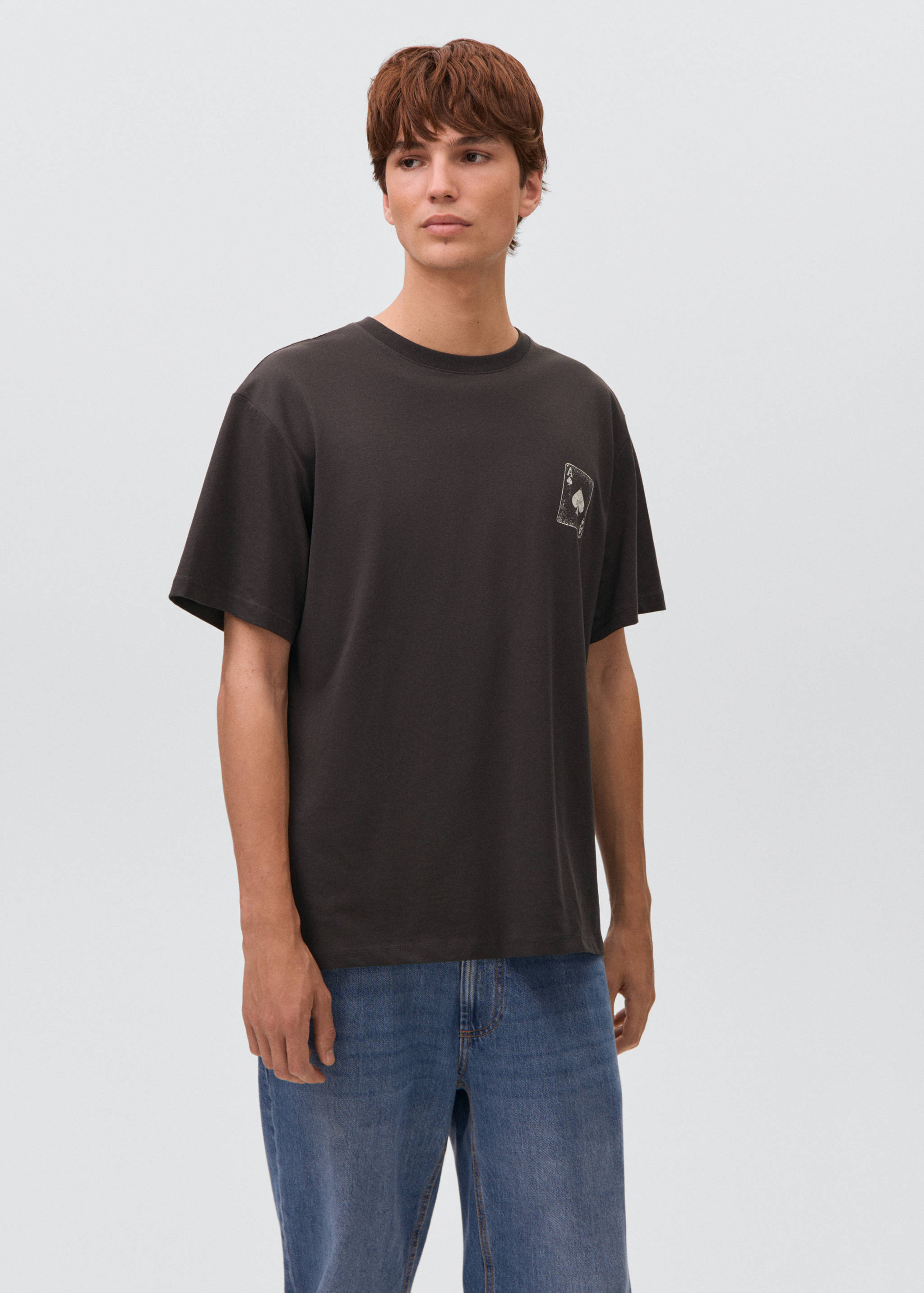 Хлопковая футболка с принтом - Средний план