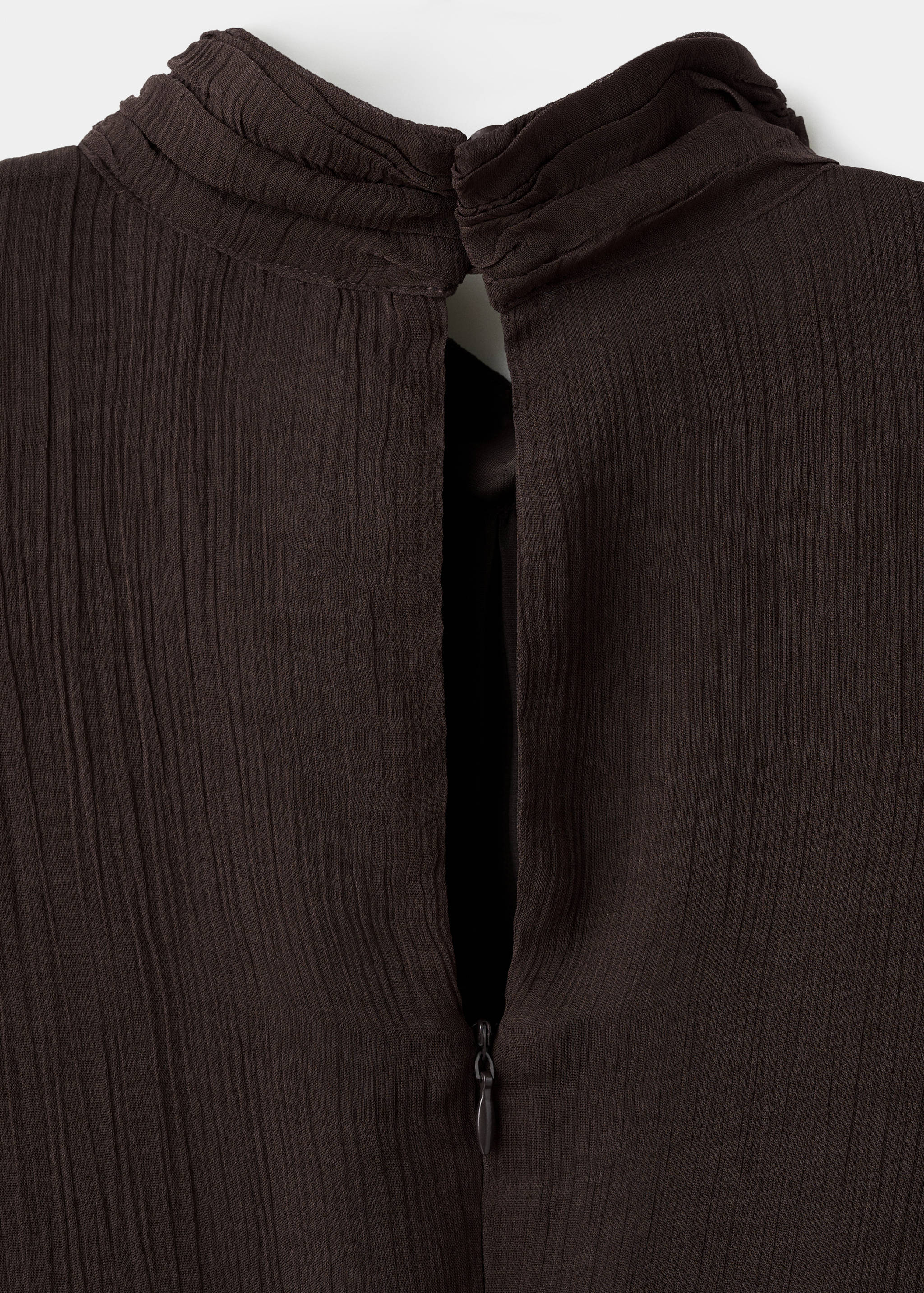 Ruffled dress with puffed sleeves - Details of the article 0