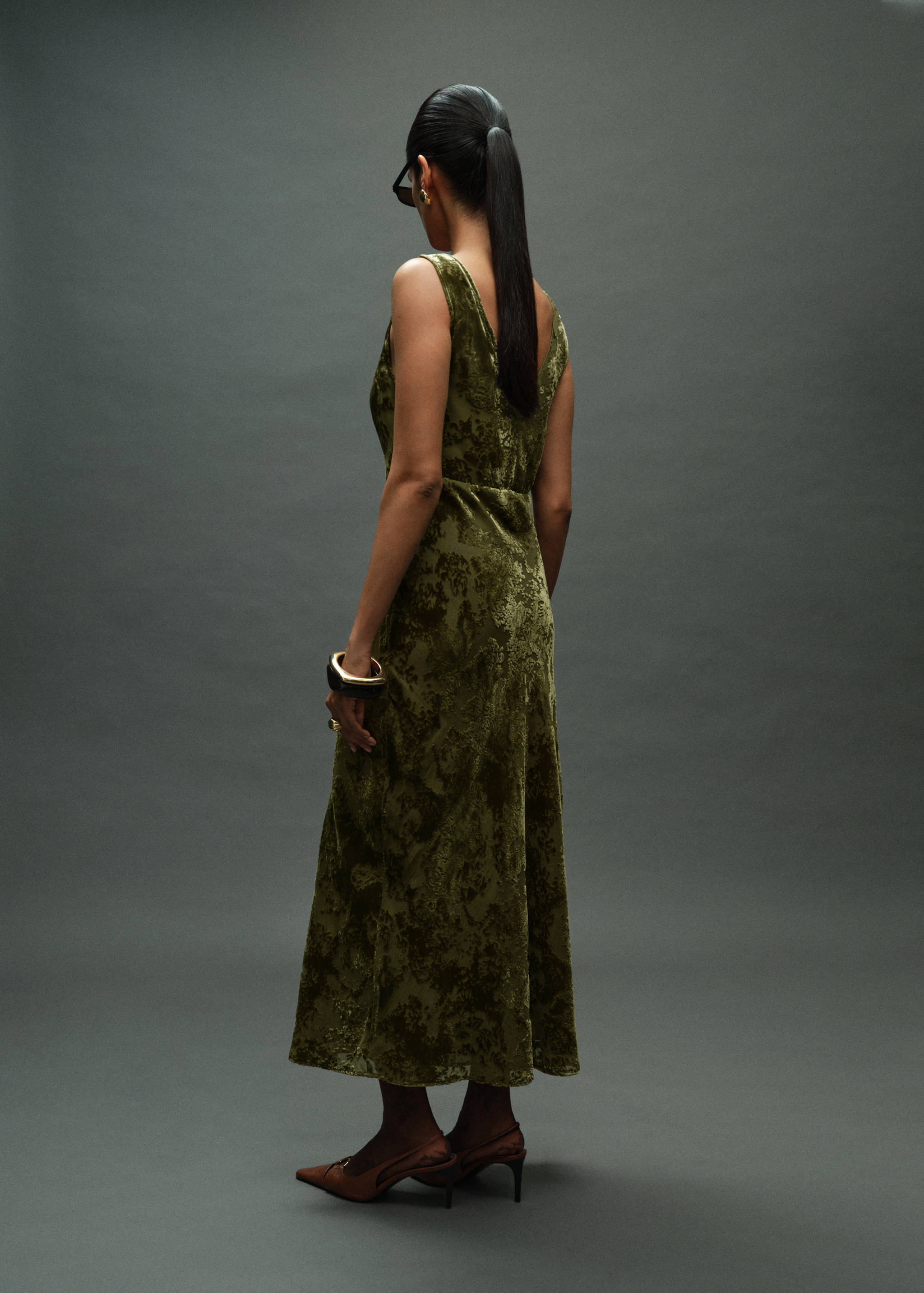 Jacquard V-neck dress - Reverse of the article