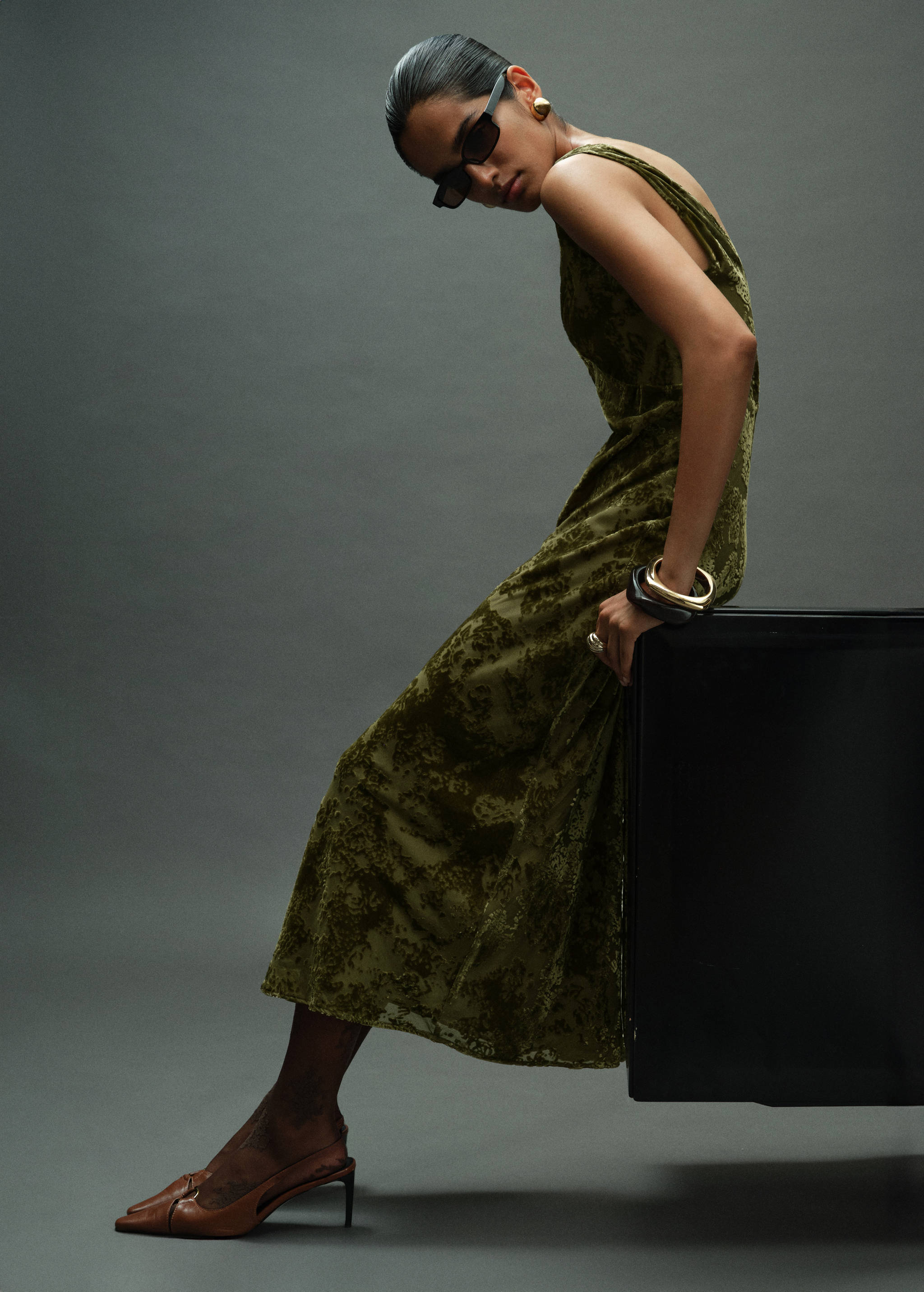 Jacquard V-neck dress - Details of the article 2