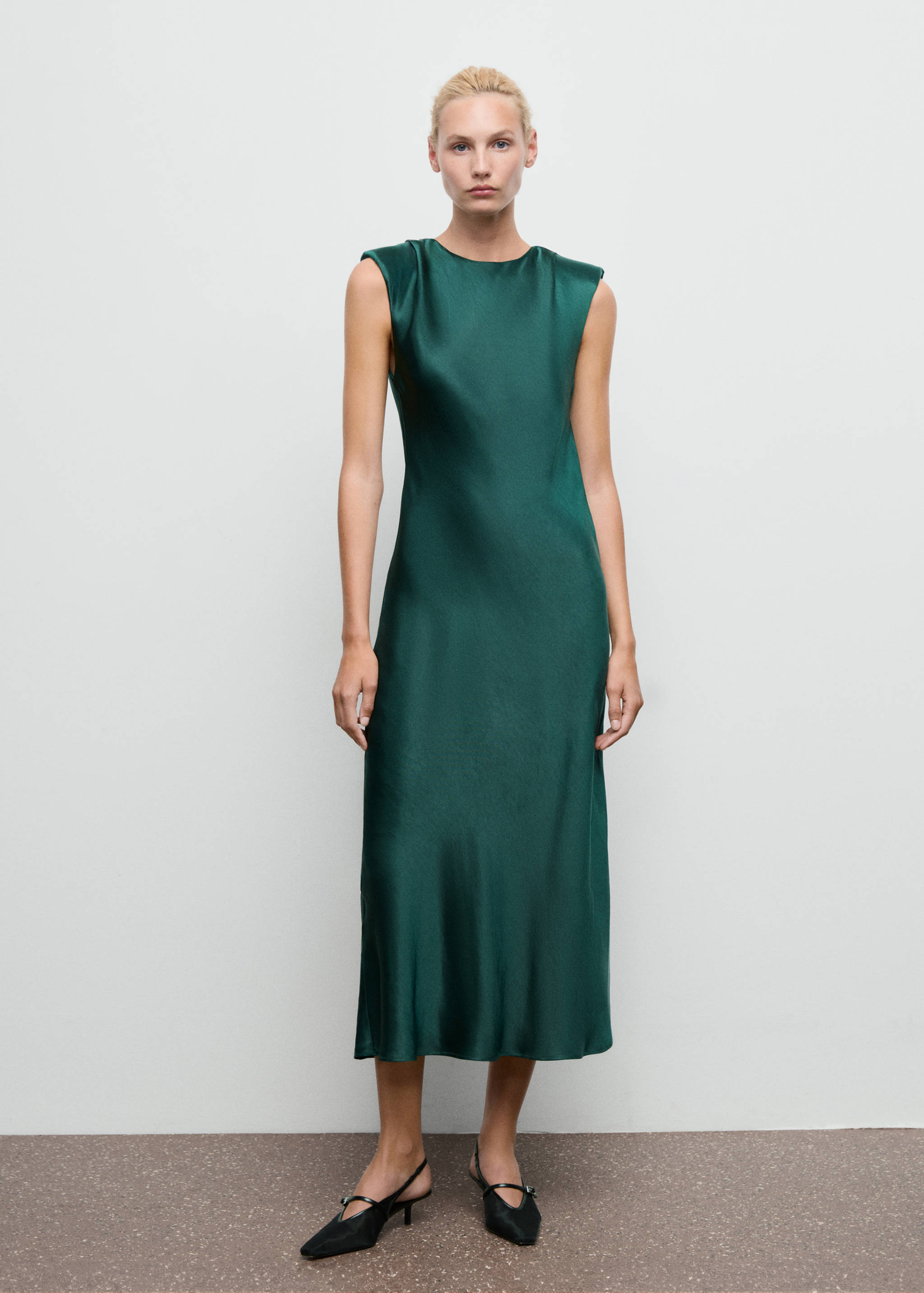 Tailliertes Satin-Kleid - Allgemeine Ansicht