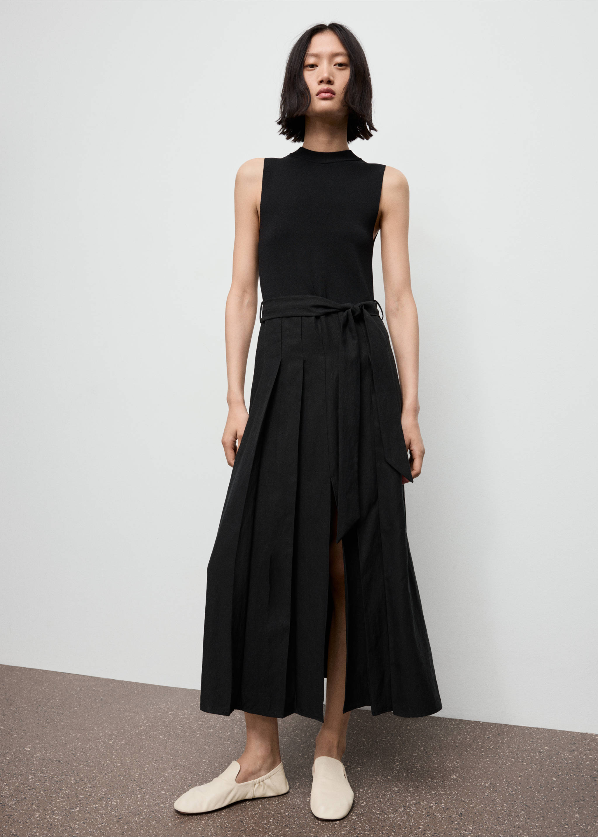 Combined woven dress with belt - General plane, Black. Ref: 17025819-00.
