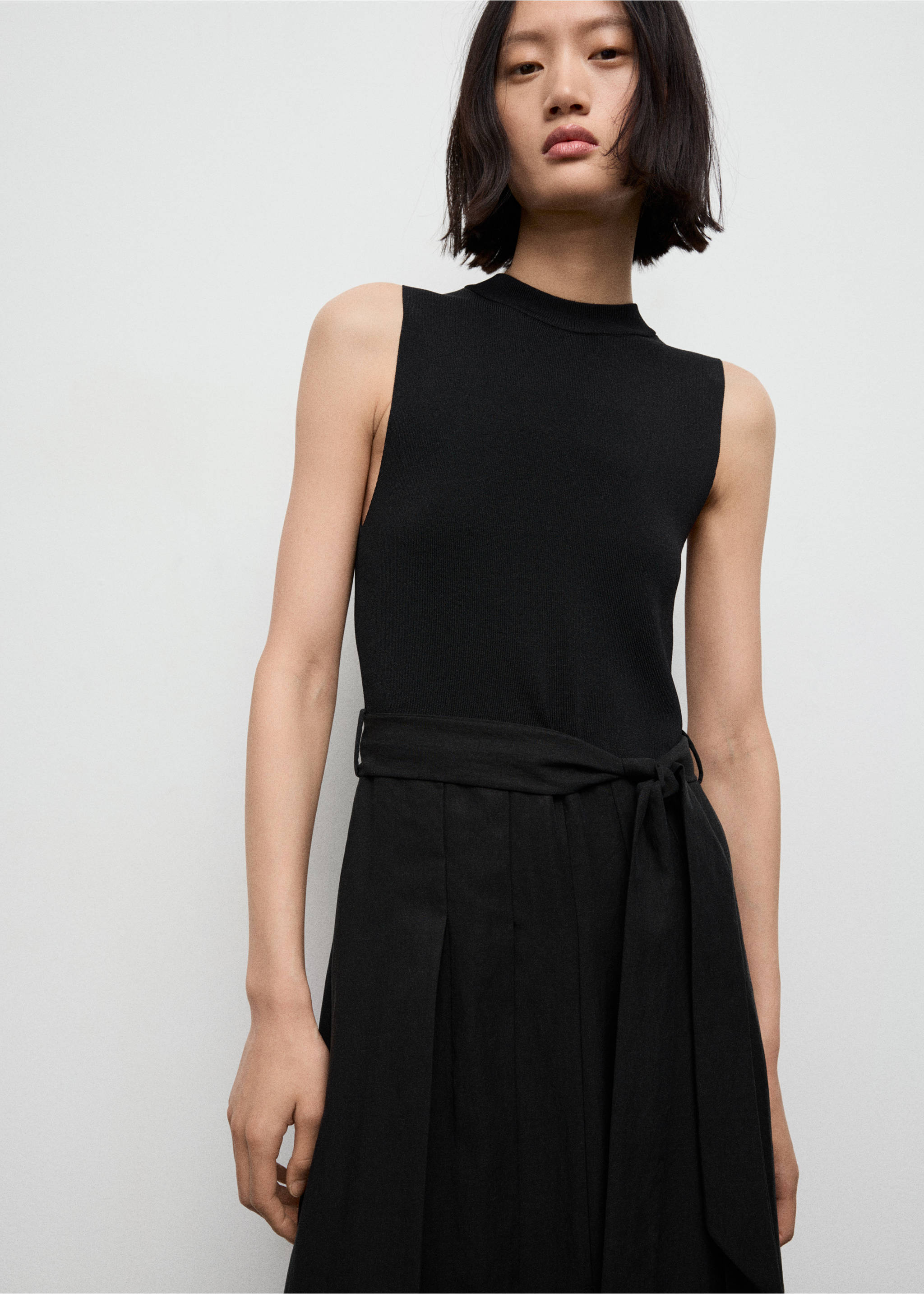 Combined woven dress with belt - Medium plane, Black. Ref: 17025819-00.
