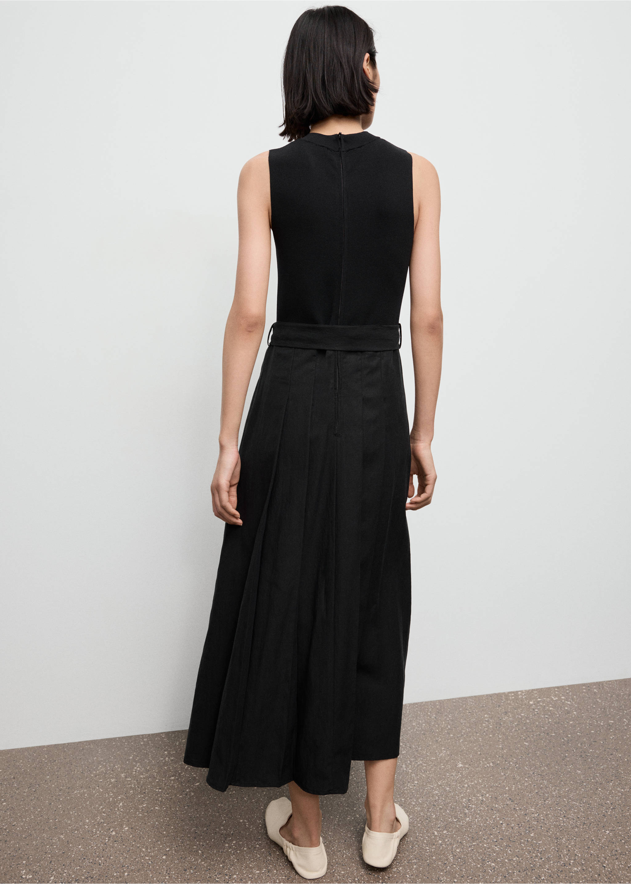 Combined woven dress with belt - Reverse of the article, Black. Ref: 17025819-00.