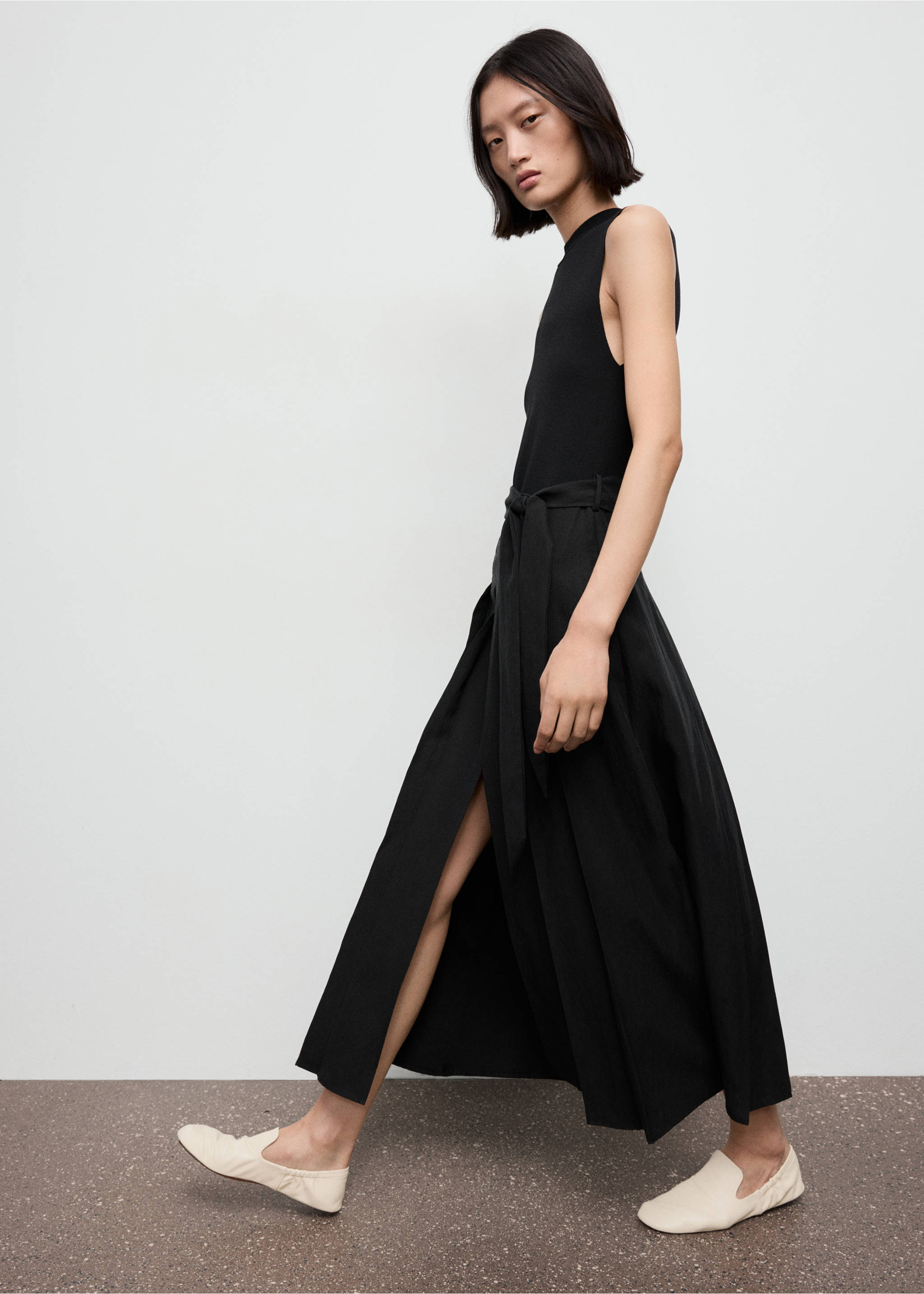 Combined woven dress with belt - Details of the article 2, Black. Ref: 17025819-00.
