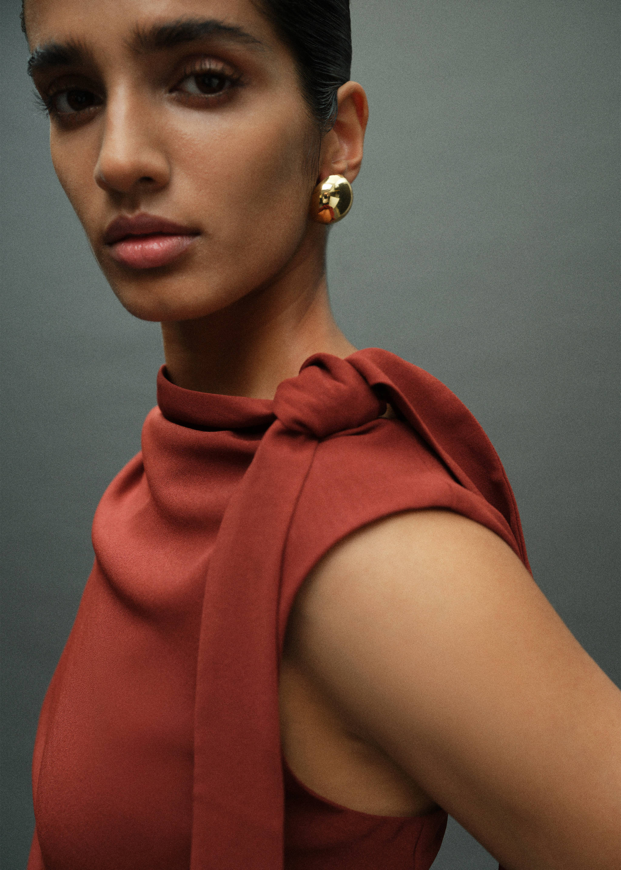 Rynkad klänning med knytdetalj - Detaljer om artikeln 1