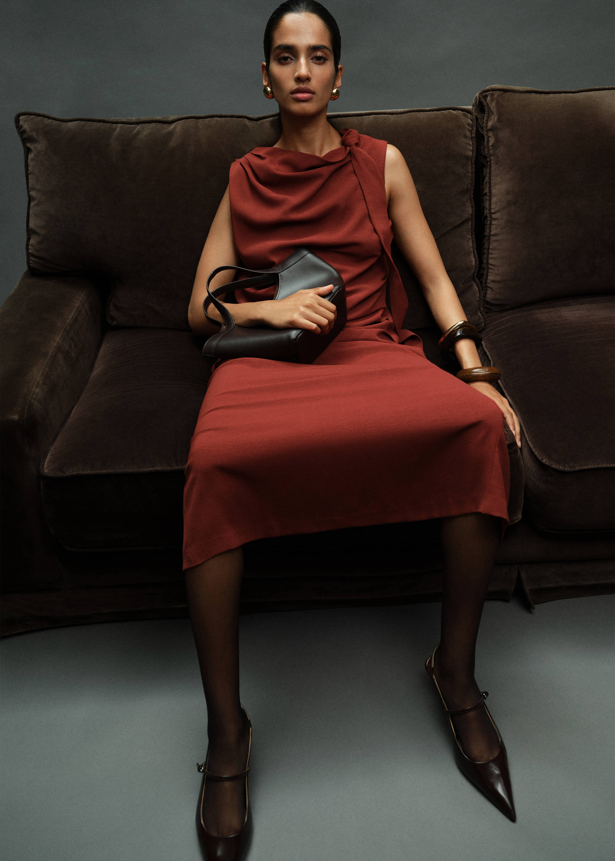 Rynkad klänning med knytdetalj - Detaljer om artikeln 2