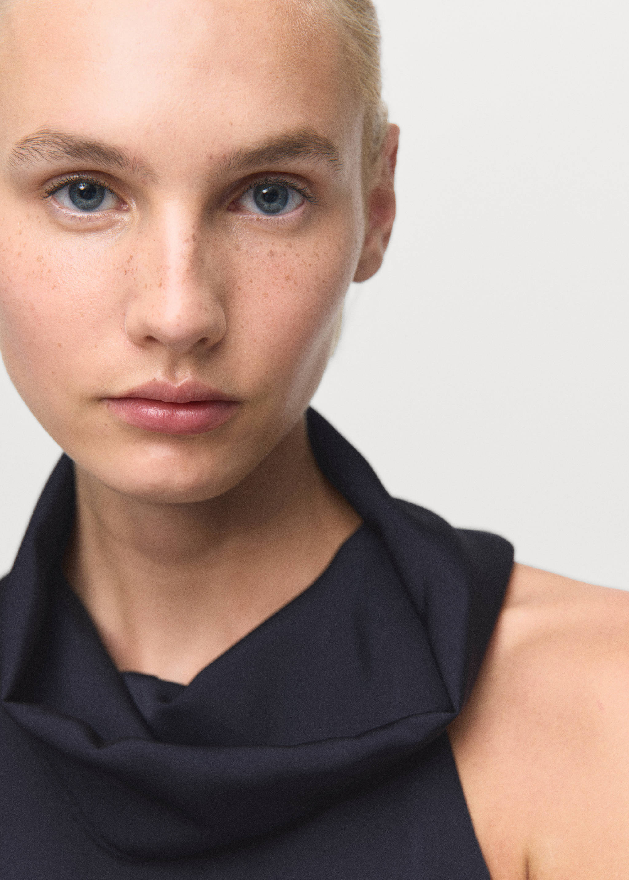 Draped neck dress with opening - Details of the article 1