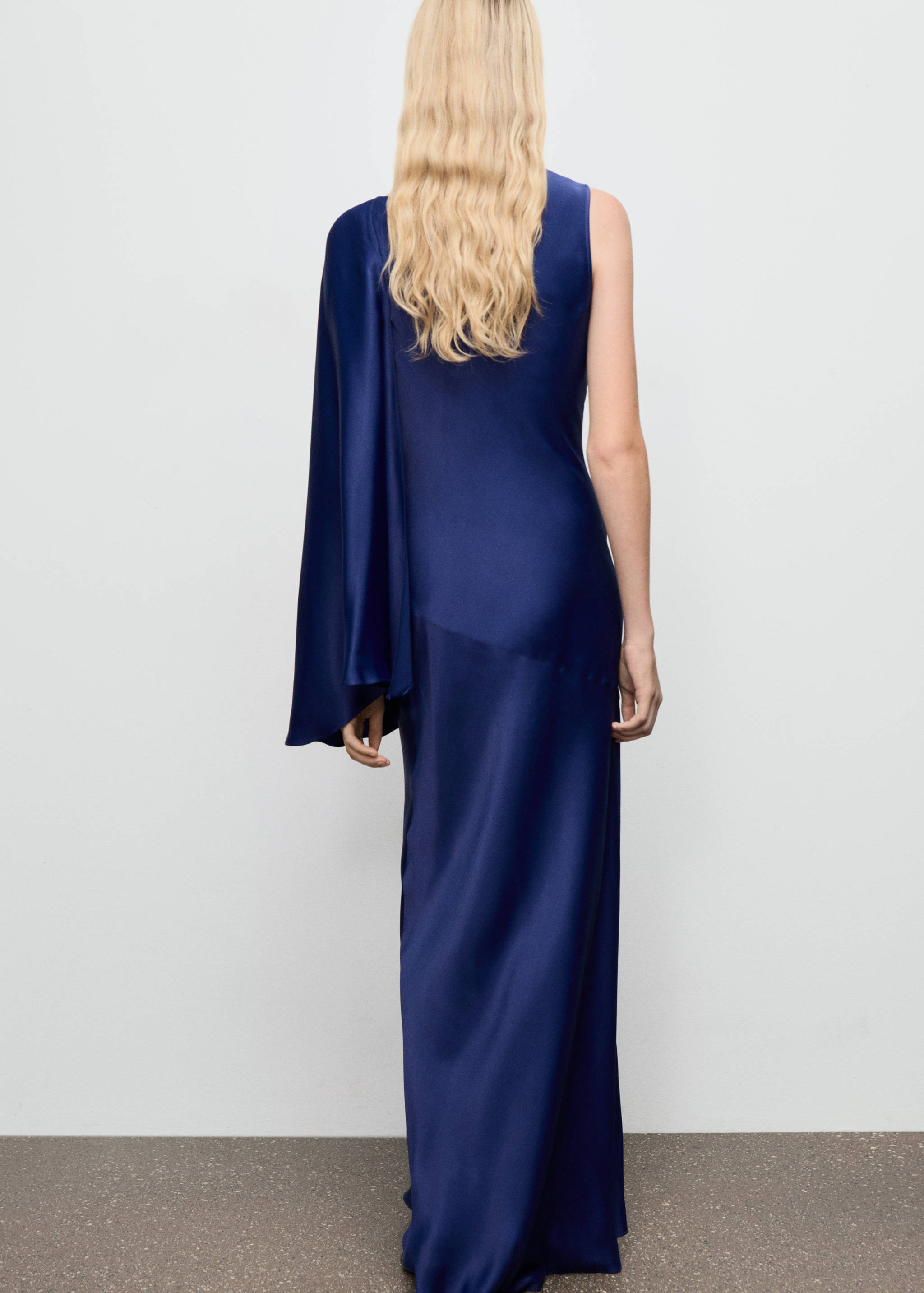 Asymmetrical satin dress - Reverse of the article