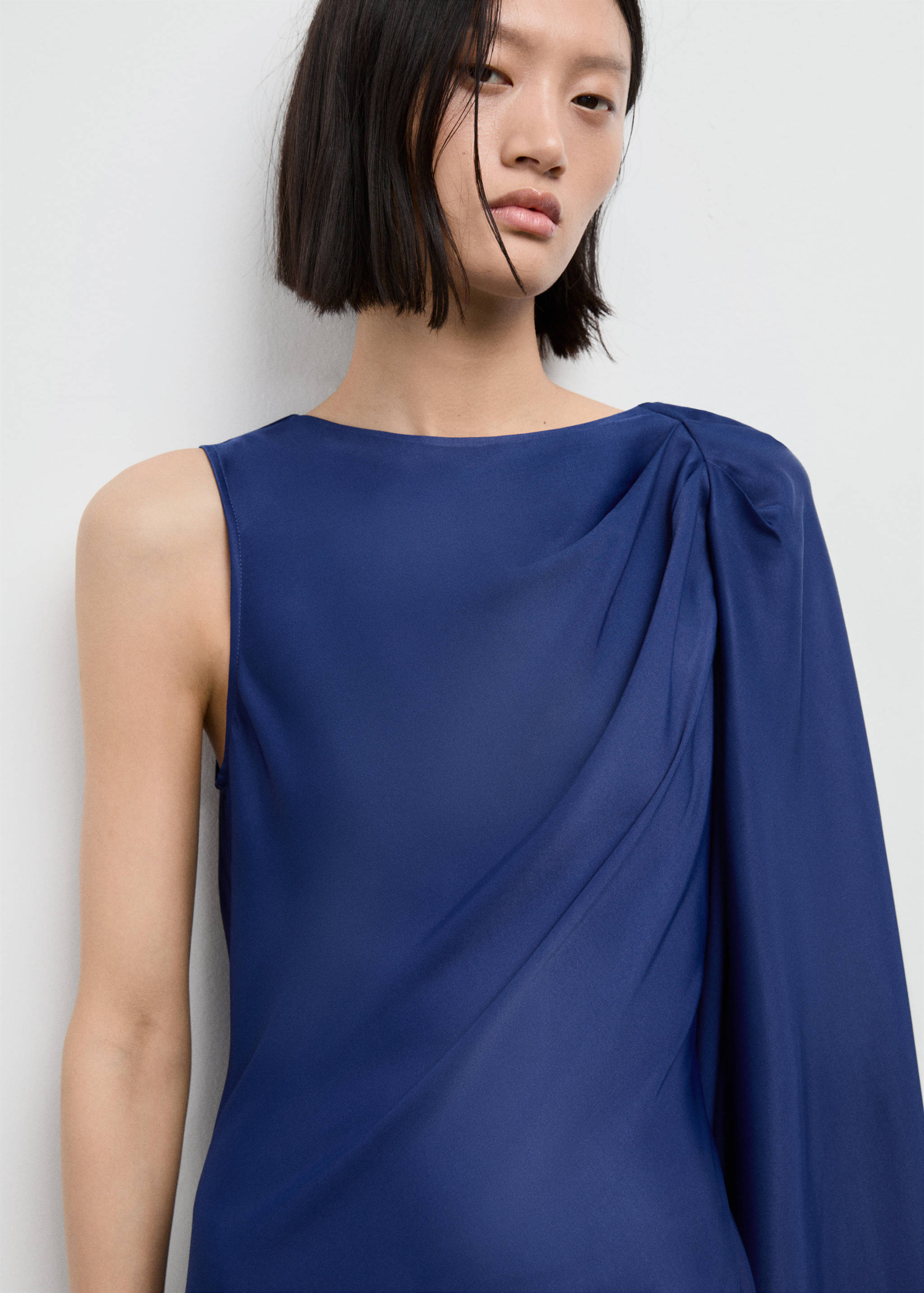 Asymmetrical satin dress - Details of the article 3