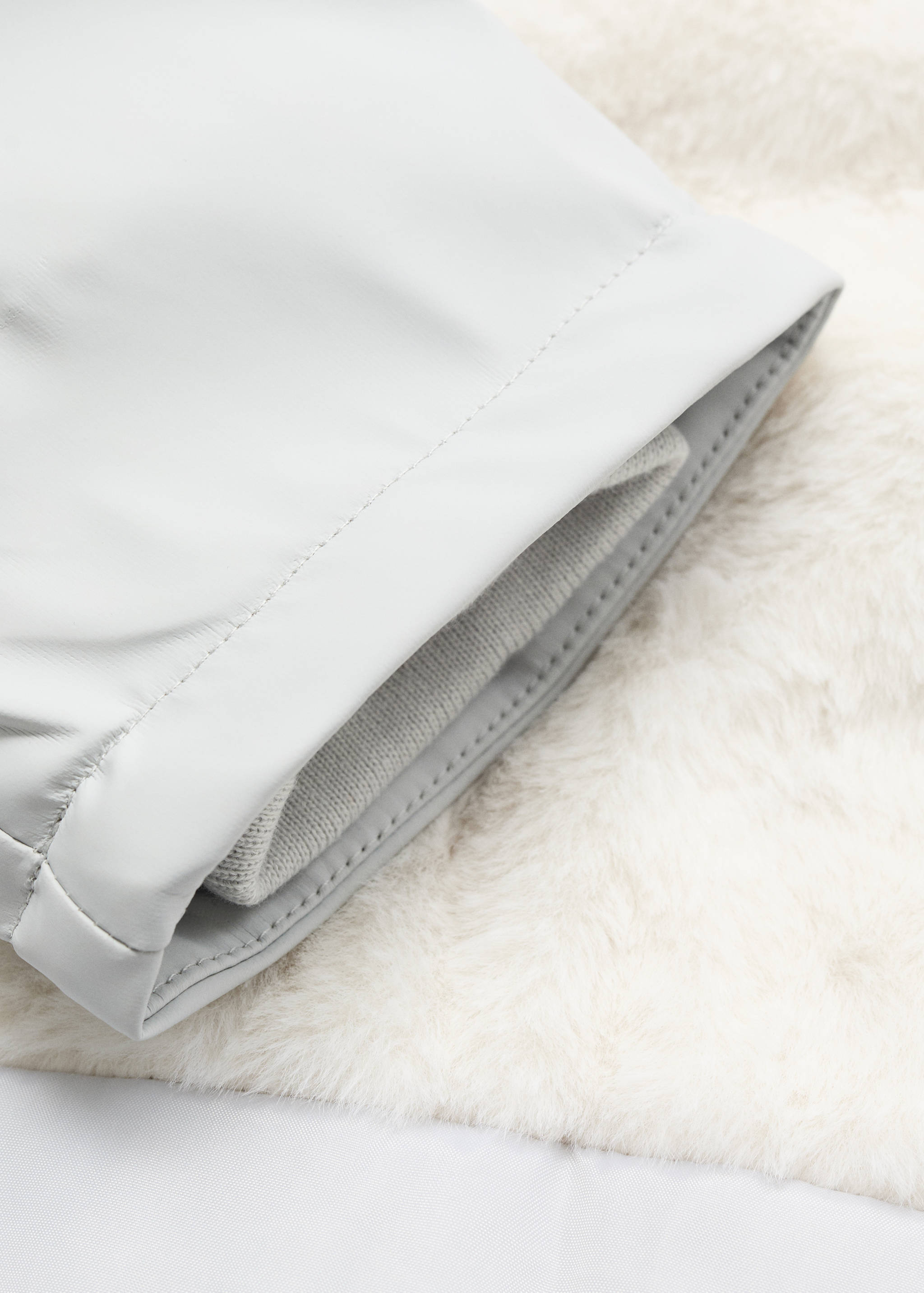 Hooded water-repellent coat - Details of the article 0