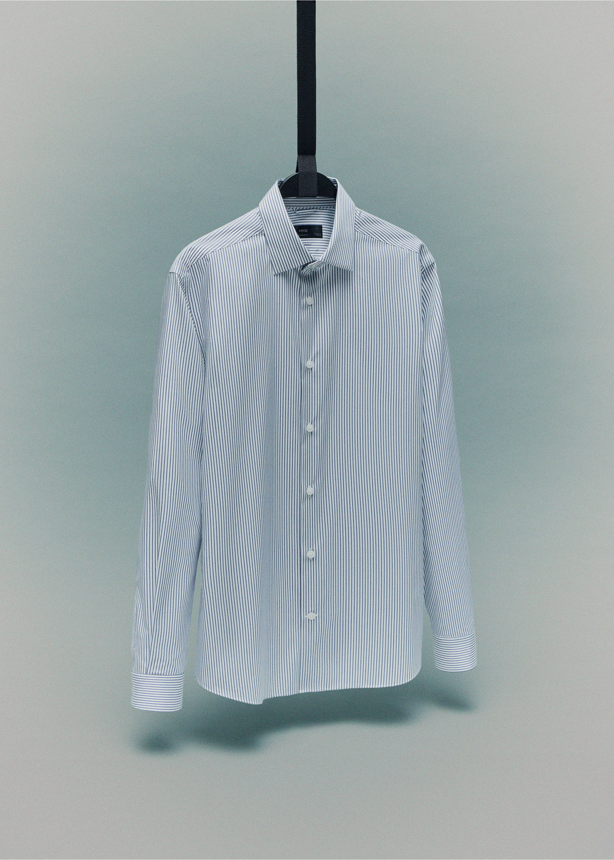 Chemise regular-fit coton rayures non iron - Détail de l'article 9, Bleu marine. Ref: 17025982-00.