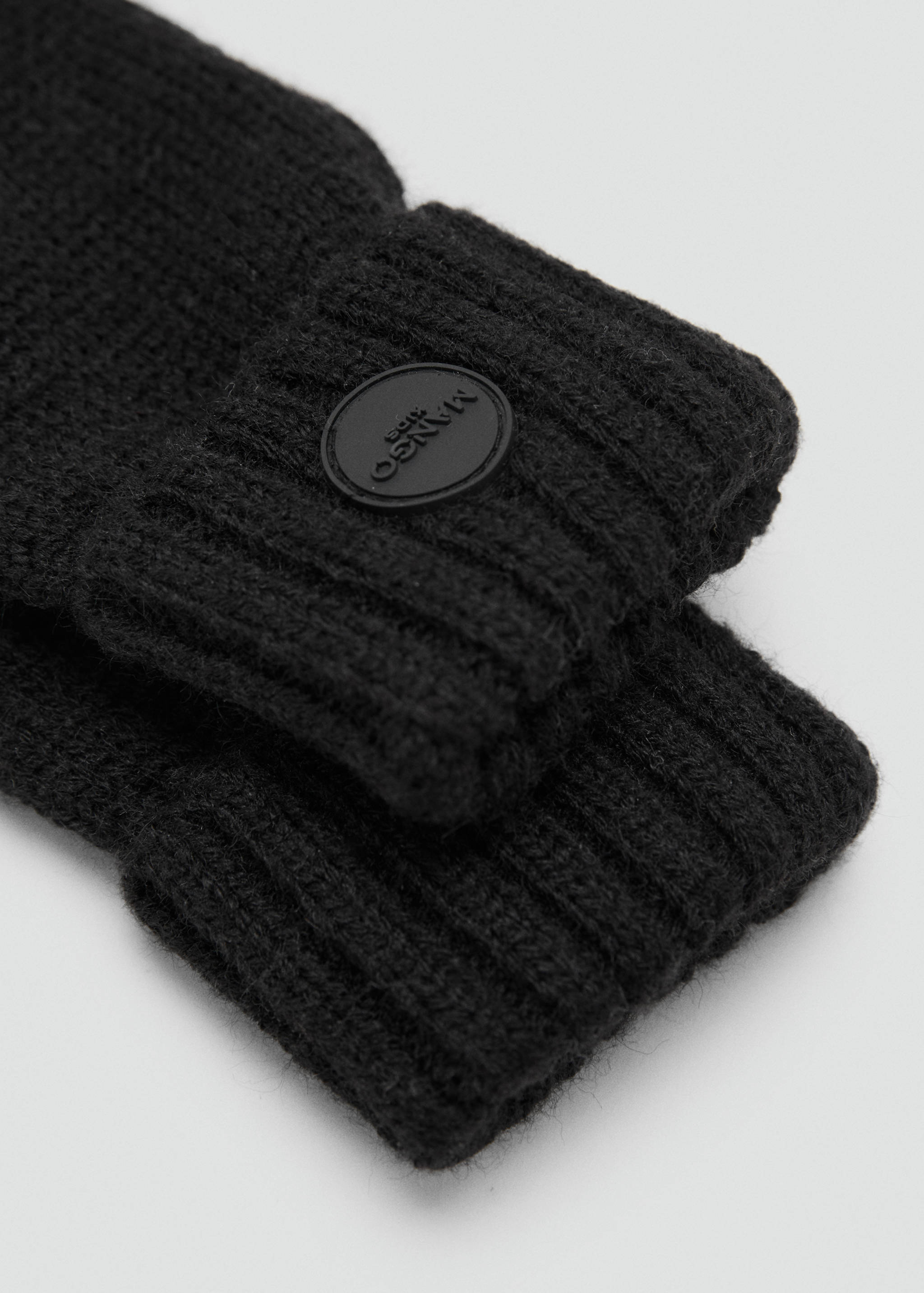 Вязаные перчатки - Средний план