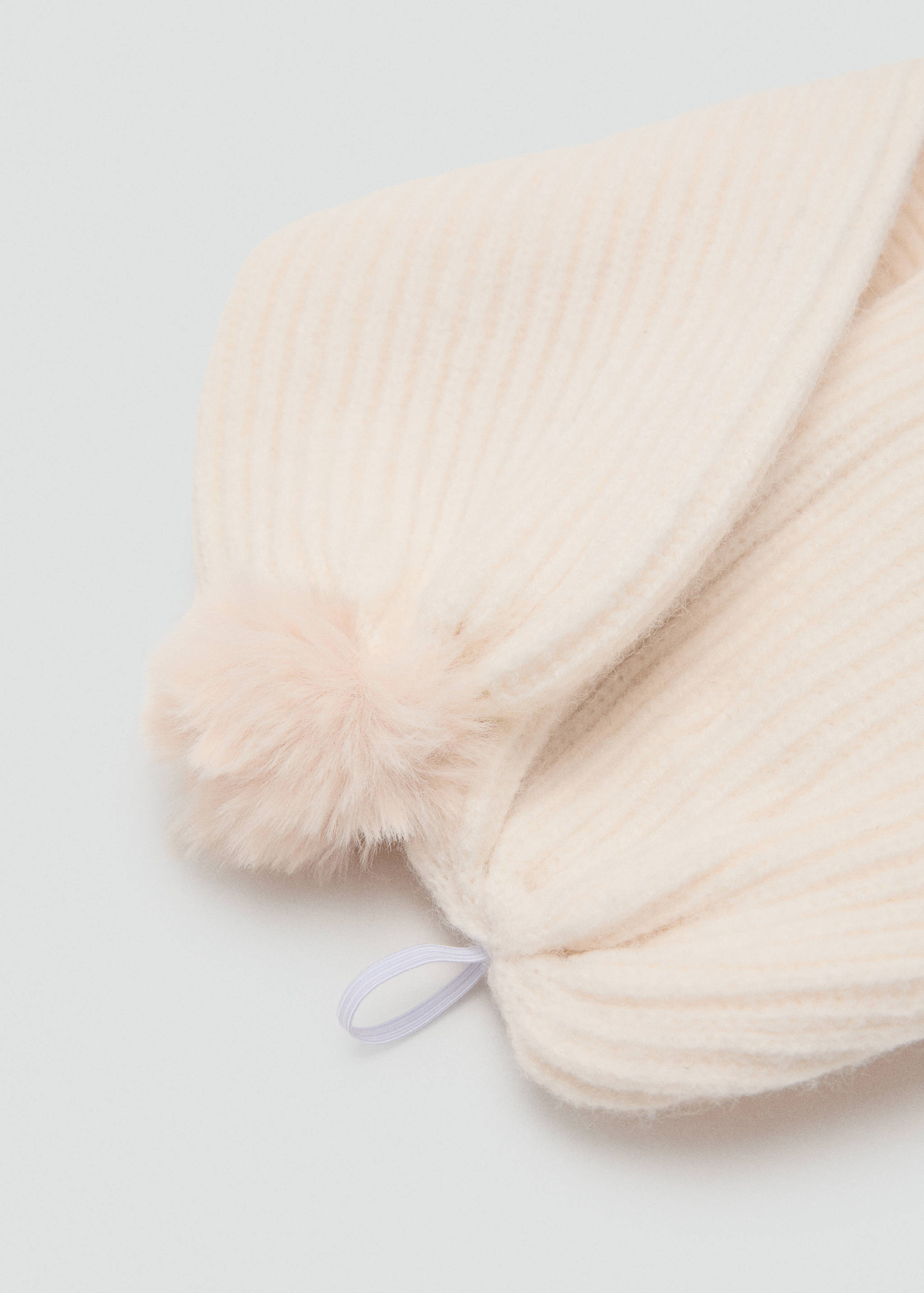 Bufanda punto pompón - Plano medio